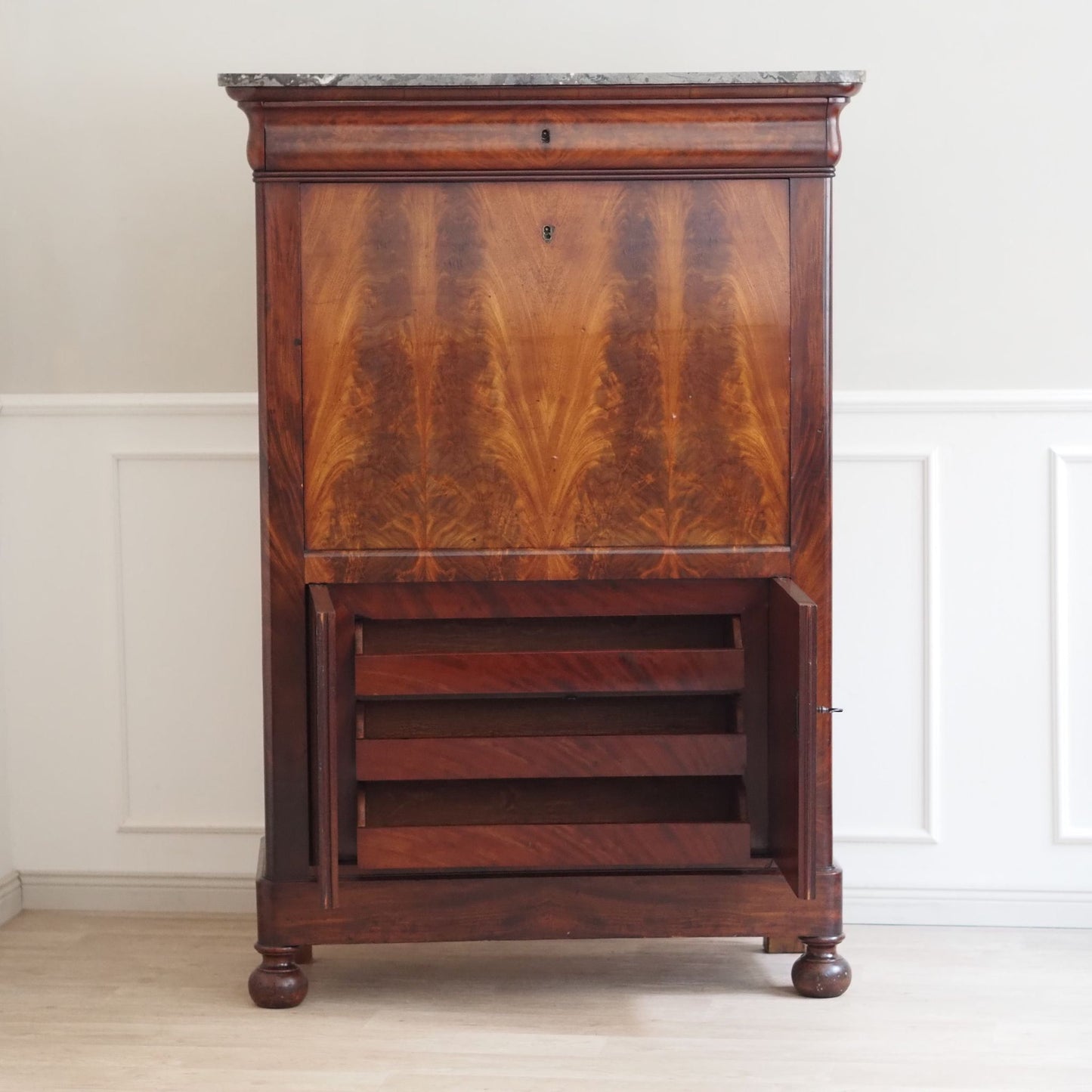 Antiker Mahagoni Biedermeier Sekretär mit Intarsien und Marmorplatte