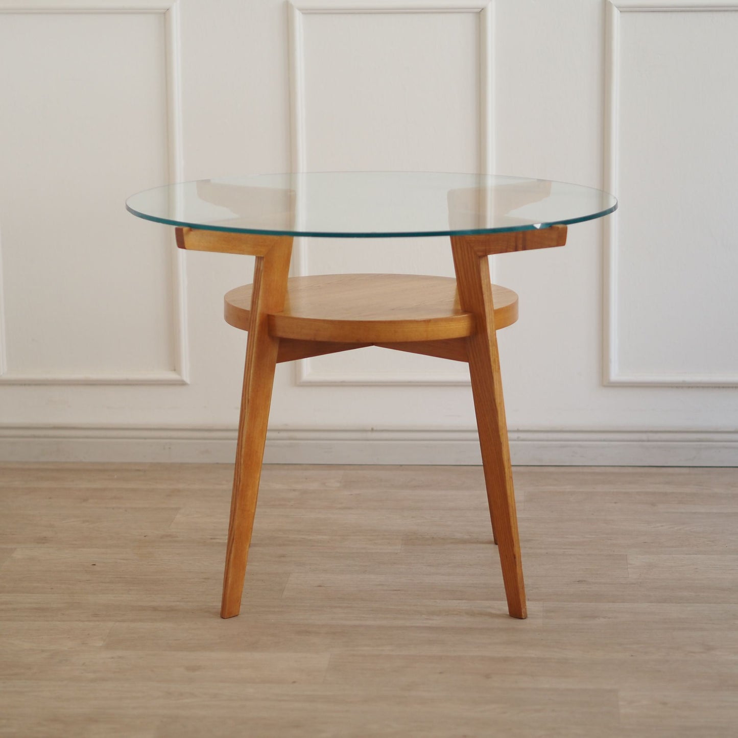 Runder Mid Century Beistelltisch mit Glasplatte
