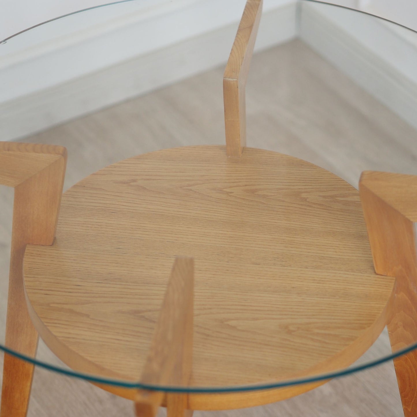 Runder Mid Century Beistelltisch mit Glasplatte