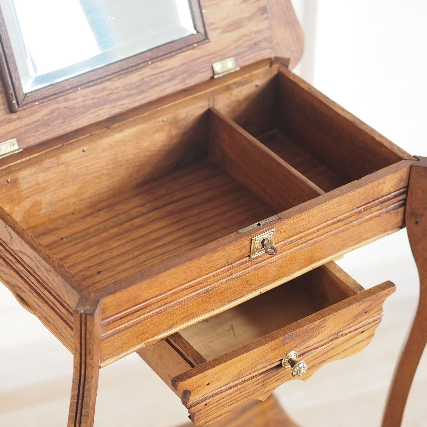 Antiker Jugendstil Schminktisch mit Spiegel und Schublade