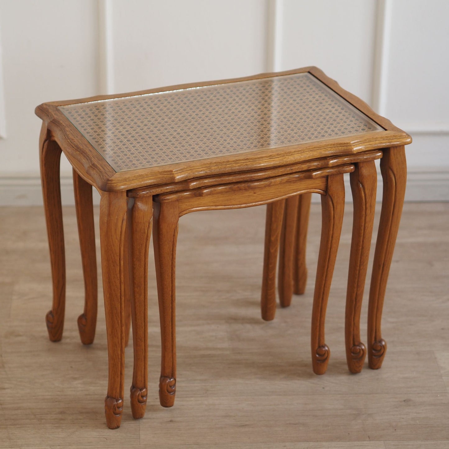 Vintage Satztische Holz Wiener Geflecht Set 3-teilig