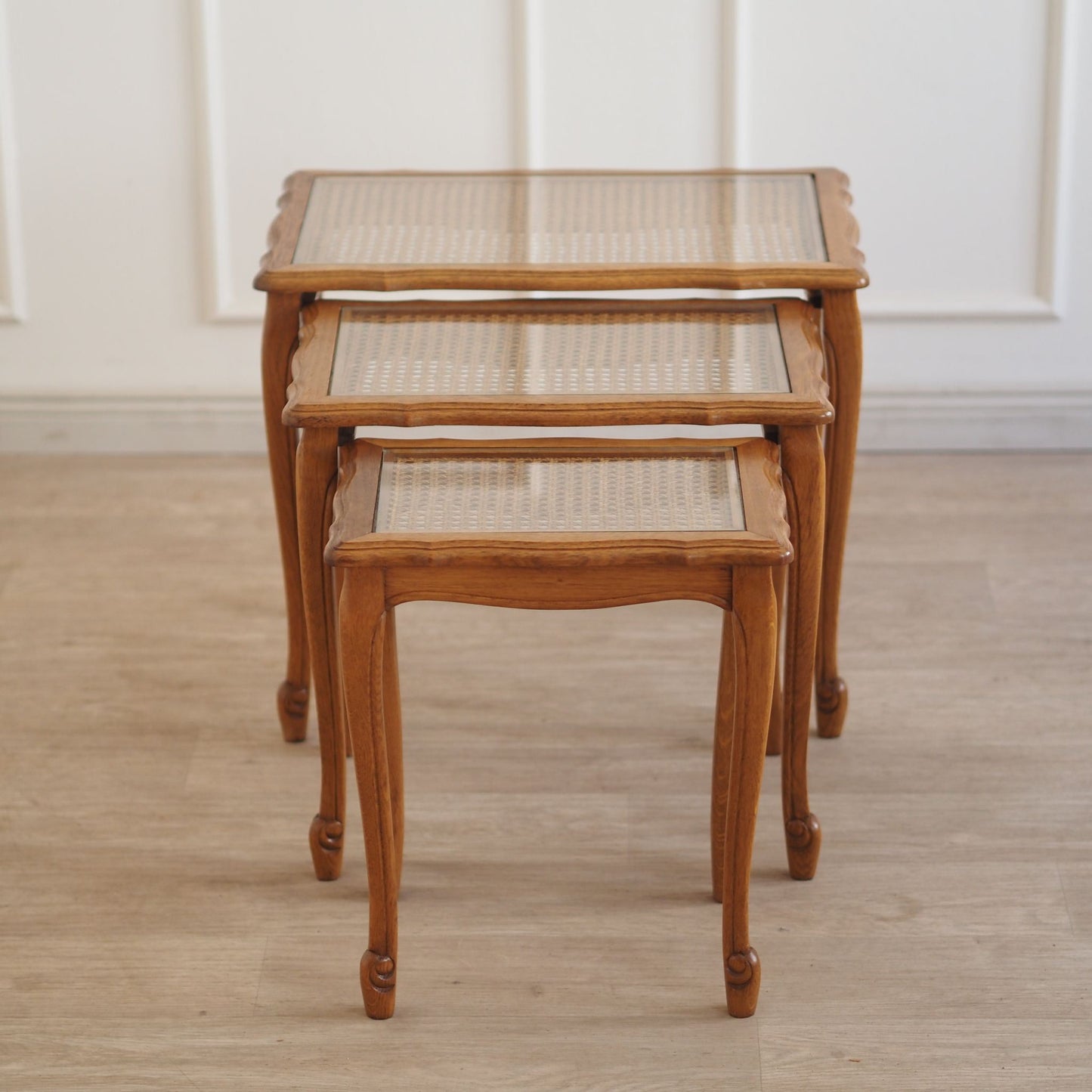 Vintage Satztische Holz Wiener Geflecht Set 3-teilig