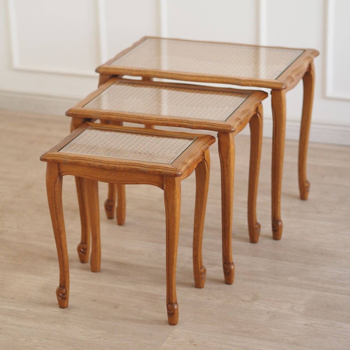 Vintage Satztische Holz Wiener Geflecht Set 3-teilig