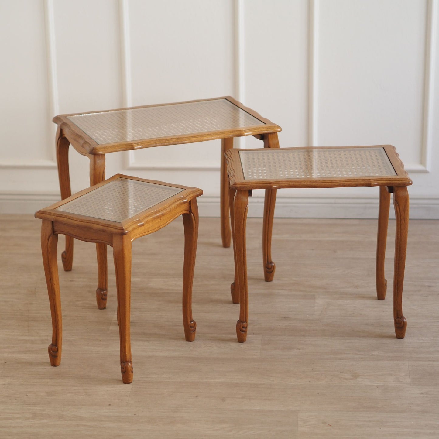 Vintage Satztische Holz Wiener Geflecht Set 3-teilig