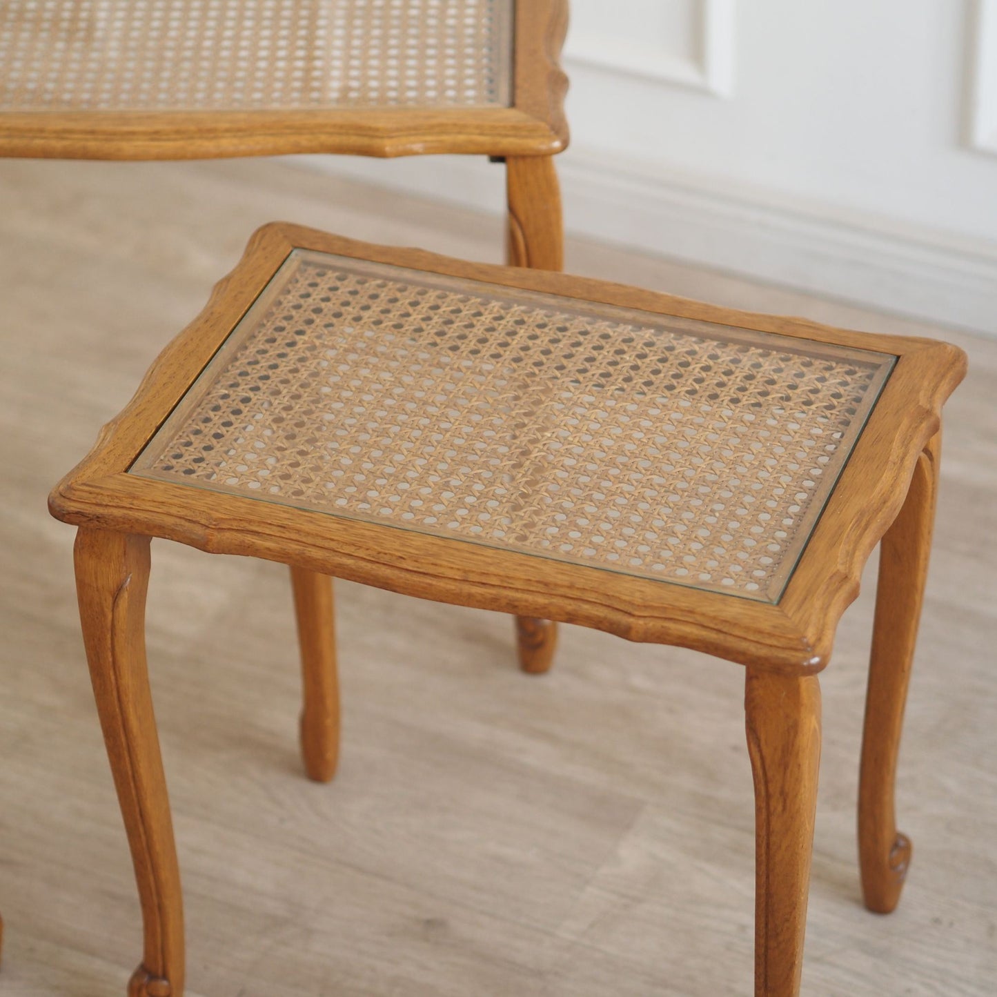 Vintage Satztische Holz Wiener Geflecht Set 3-teilig
