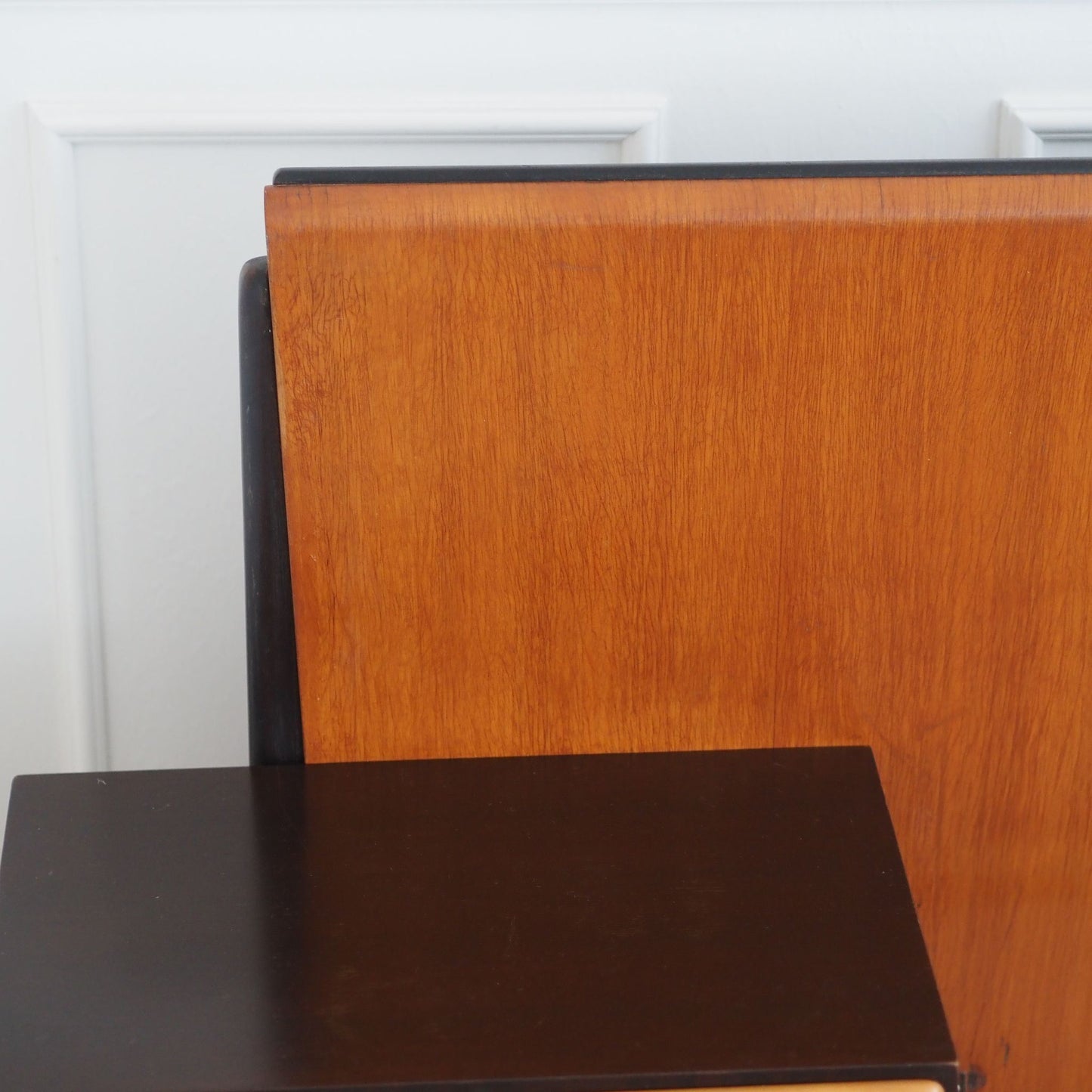 Midcentury Doppelbett mit schwebenden Nachtkästchen