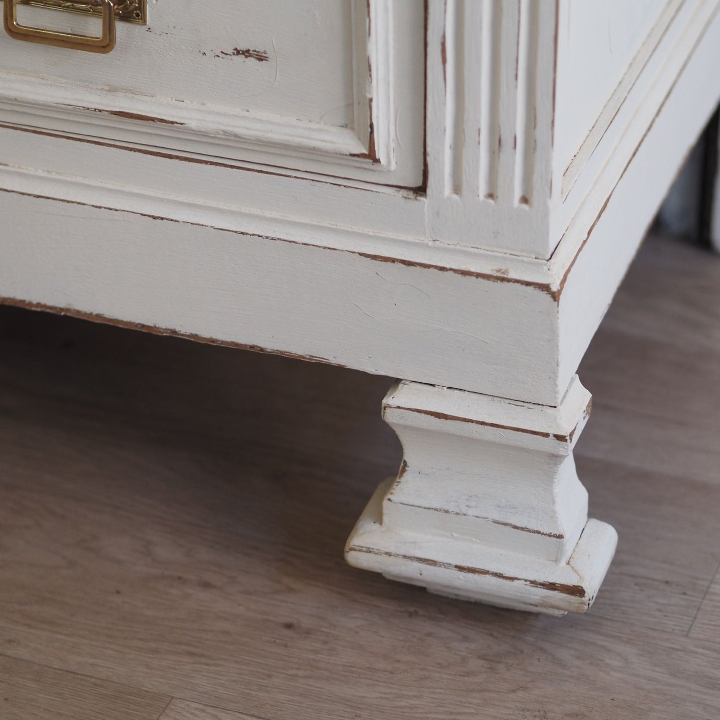 EPOCHE 1910 Antike Kommode im weißen Shabby Stil mit Holzplatte