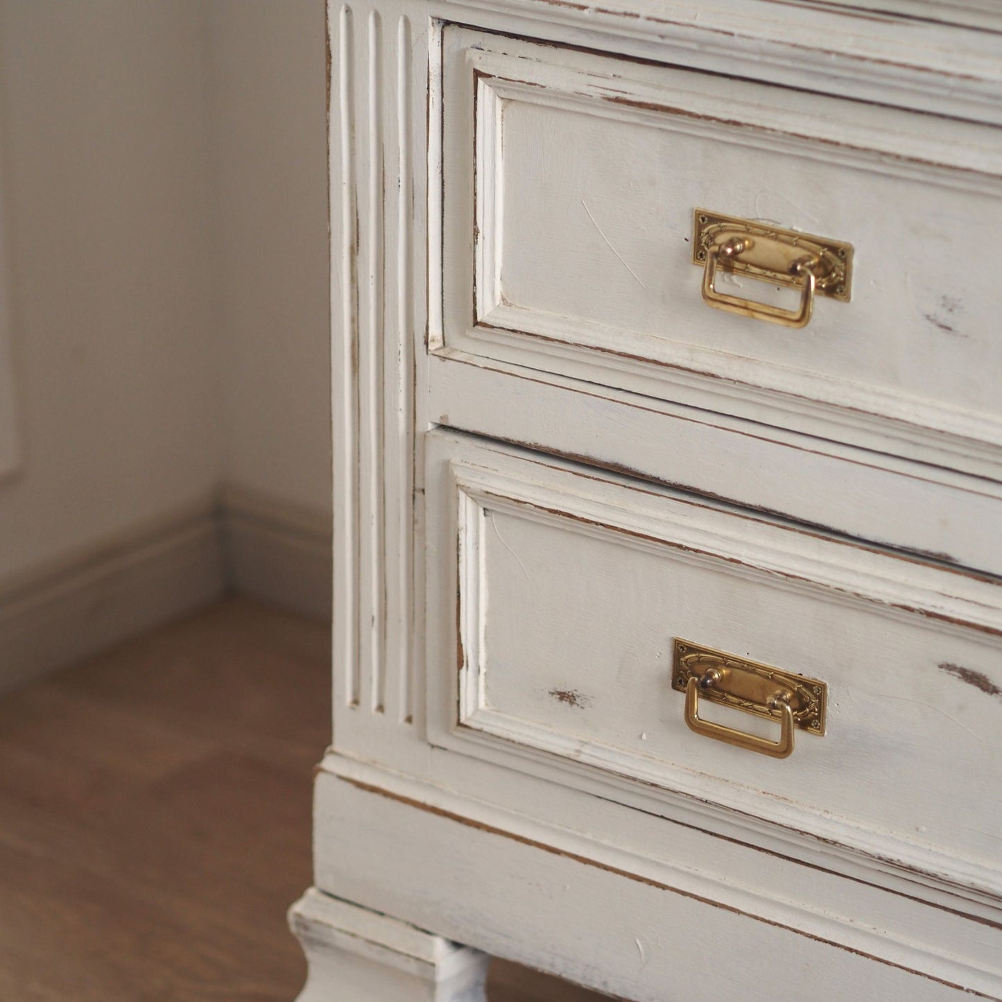 EPOCHE 1910 Antike Kommode im weißen Shabby Stil mit Holzplatte