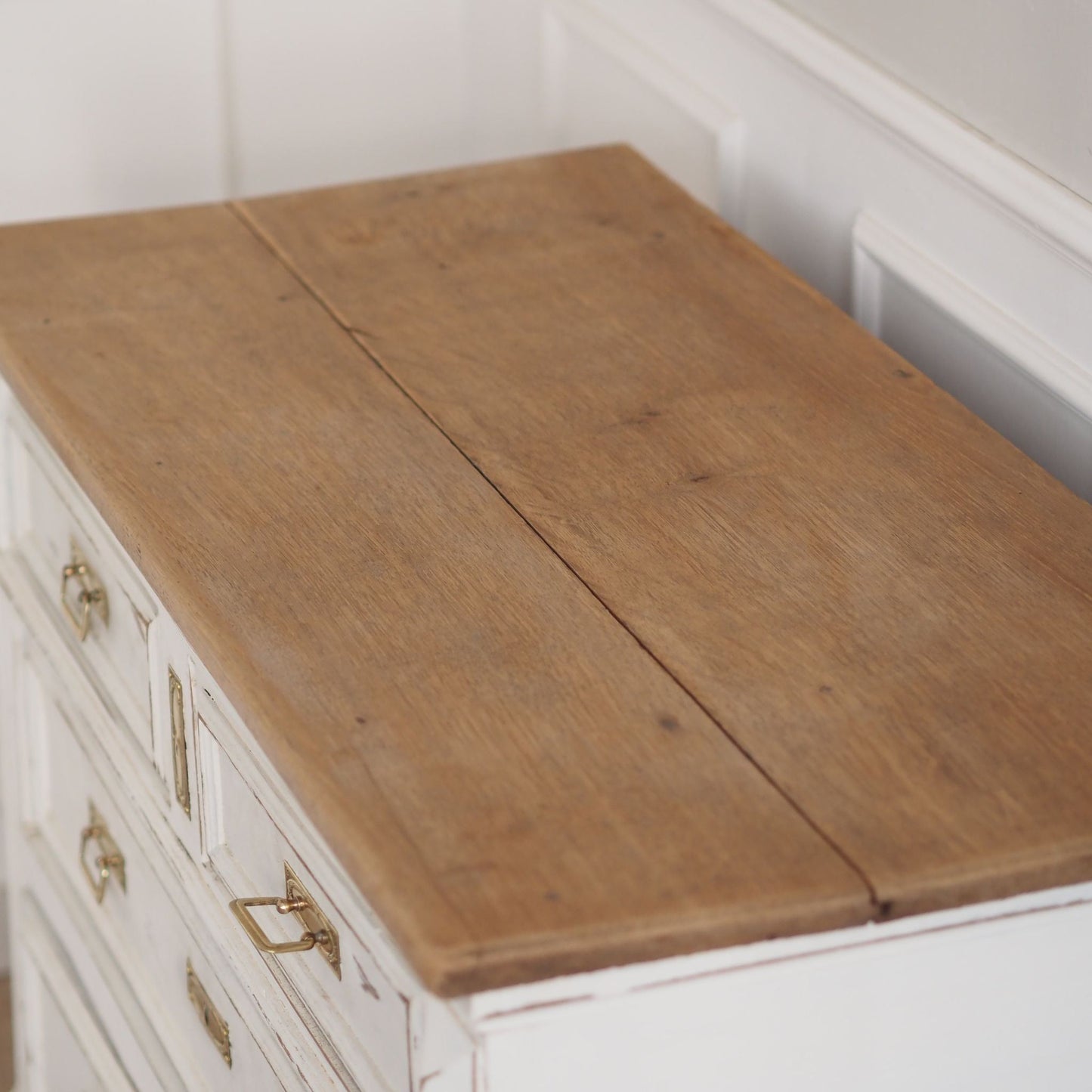 EPOCHE 1910 Antike Kommode im weißen Shabby Stil mit Holzplatte