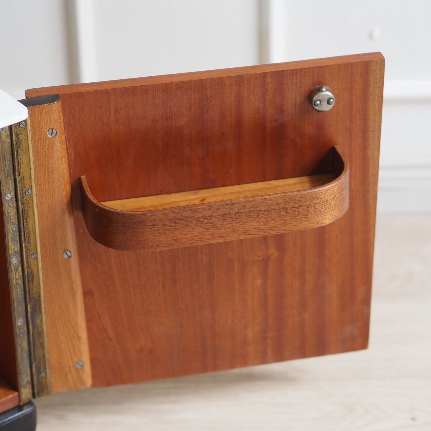 Mid-Century Modern Frisierkommode mit Spiegel