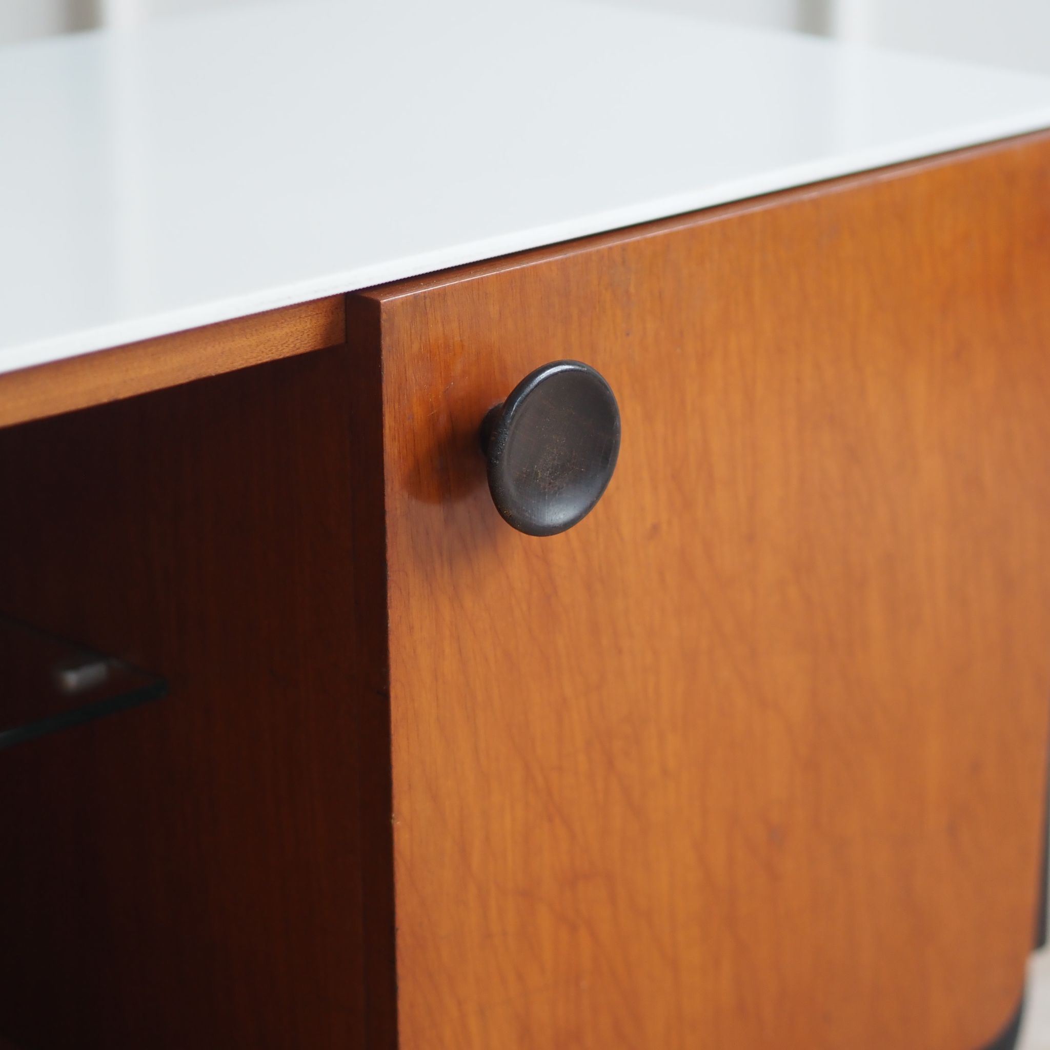 Mid-Century Modern Frisierkommode mit Spiegel