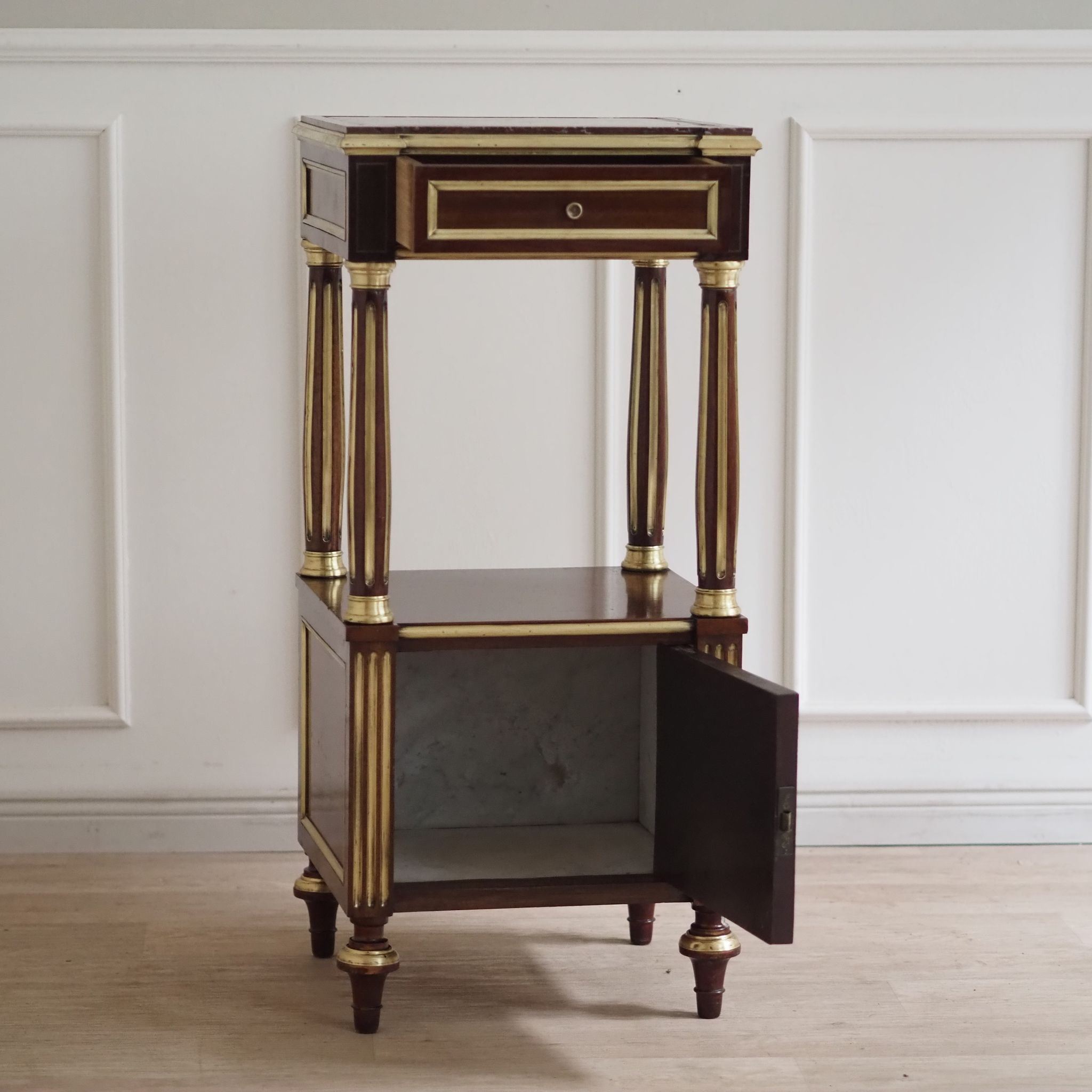 EPOCHE 1890 Antiker Empire Nachttisch