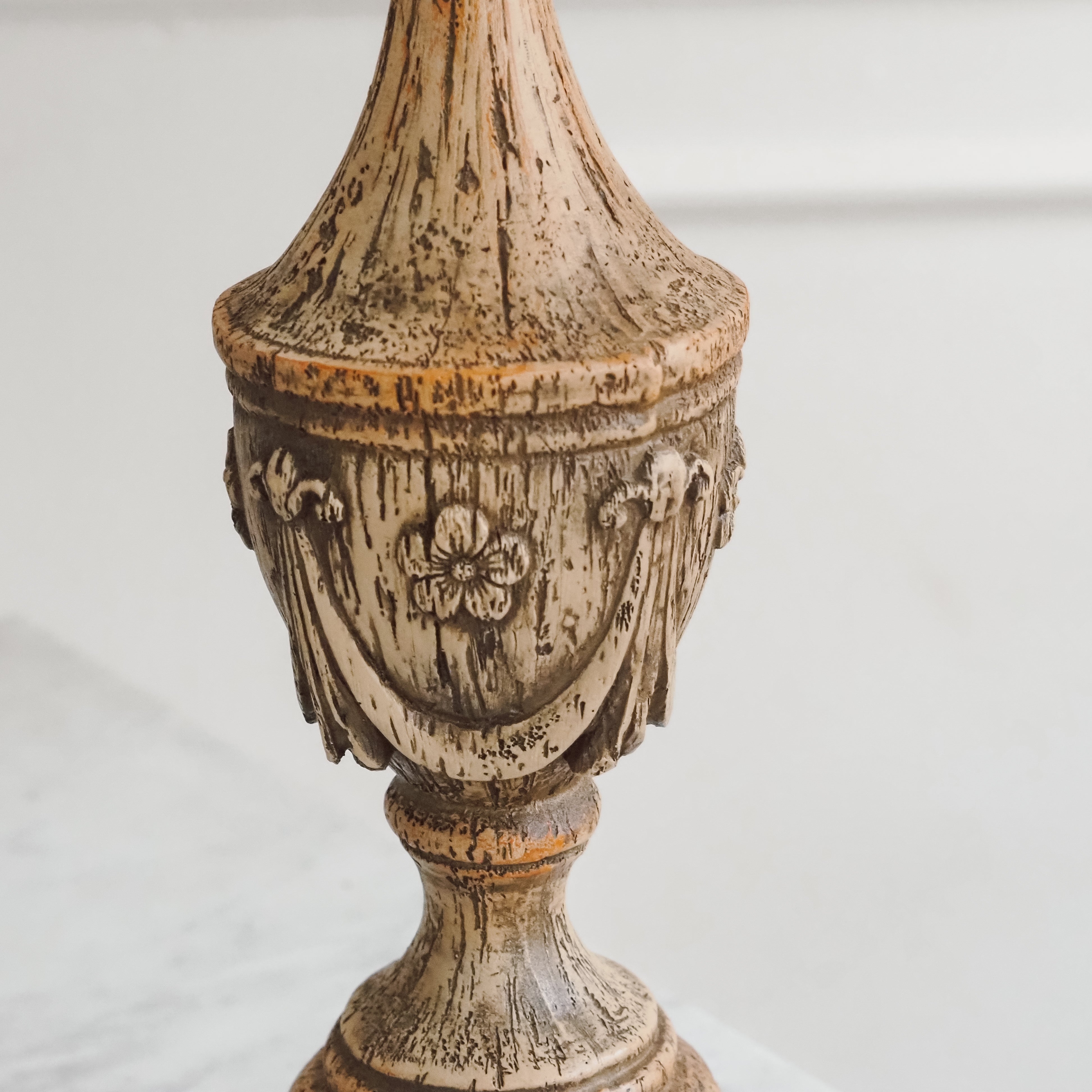 Dekor-Pokal · historisierende Zierform auf Sockel