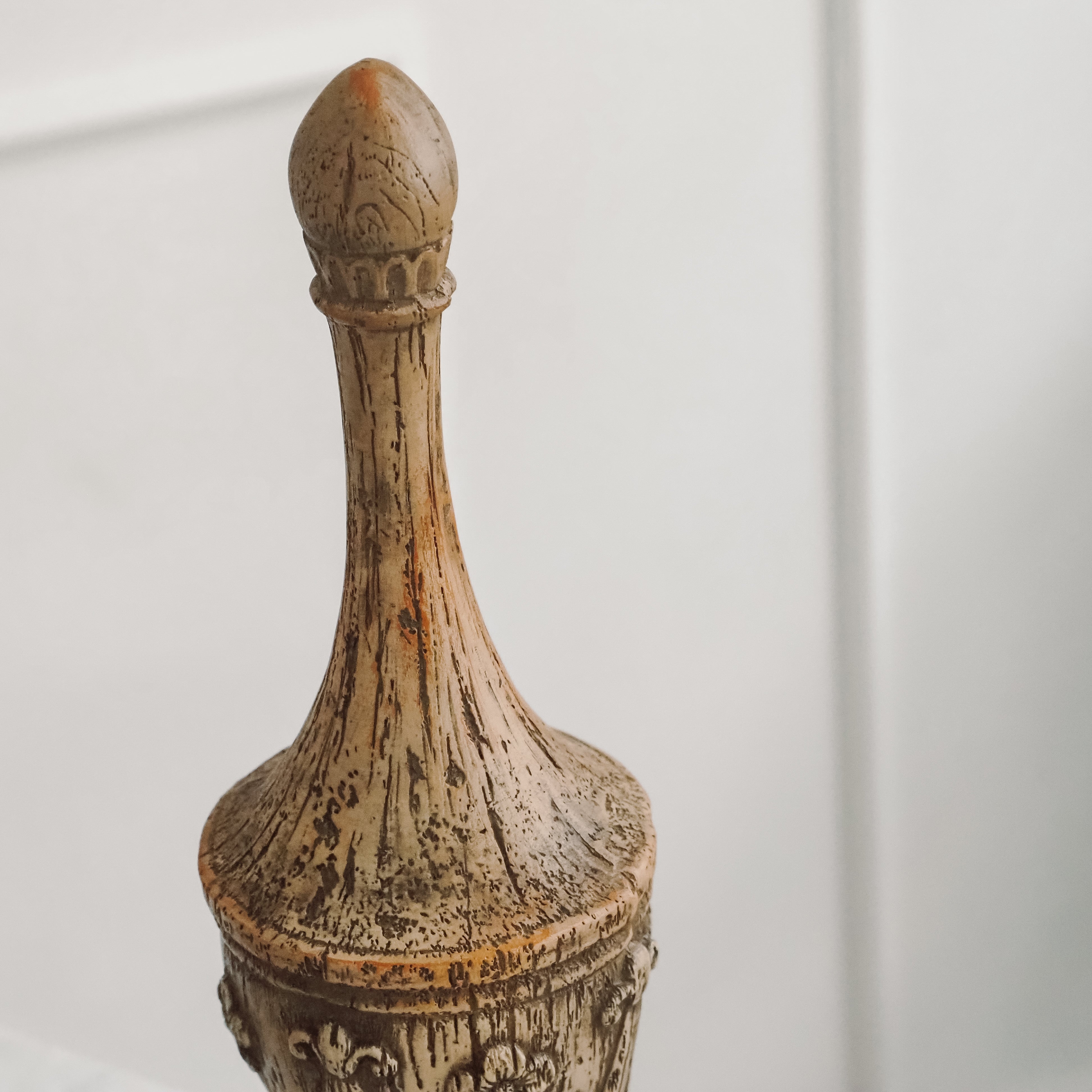 Dekor-Pokal · historisierende Zierform auf Sockel