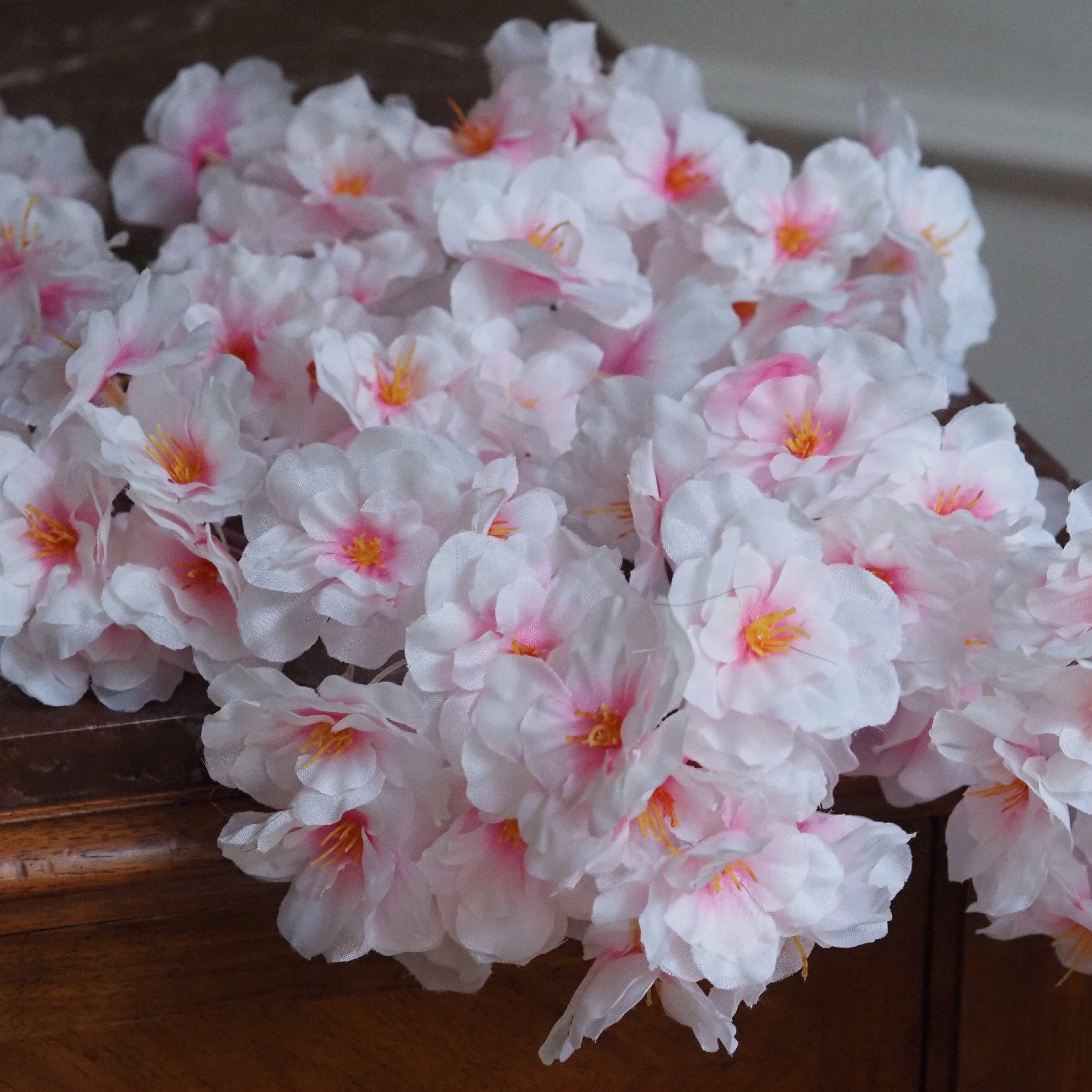 Kirschblütenzweig Weiß-Rosa · Künstlicher Seidenzweig in Sakura-Optik 95 cm