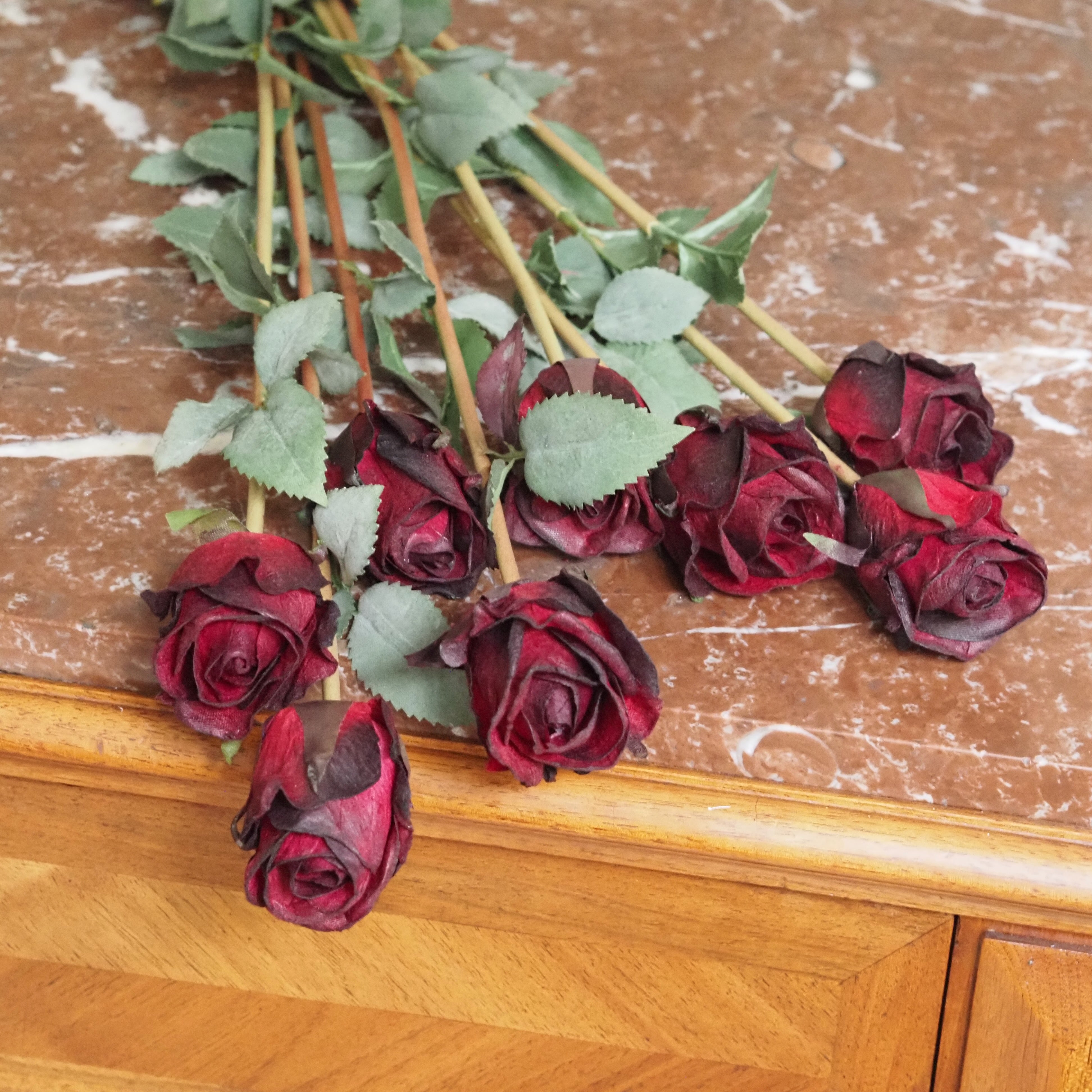 Kunstrose Bordeaux · 8er Bund Langstiel · Seidenrose Vintage-Stil · 80 cm