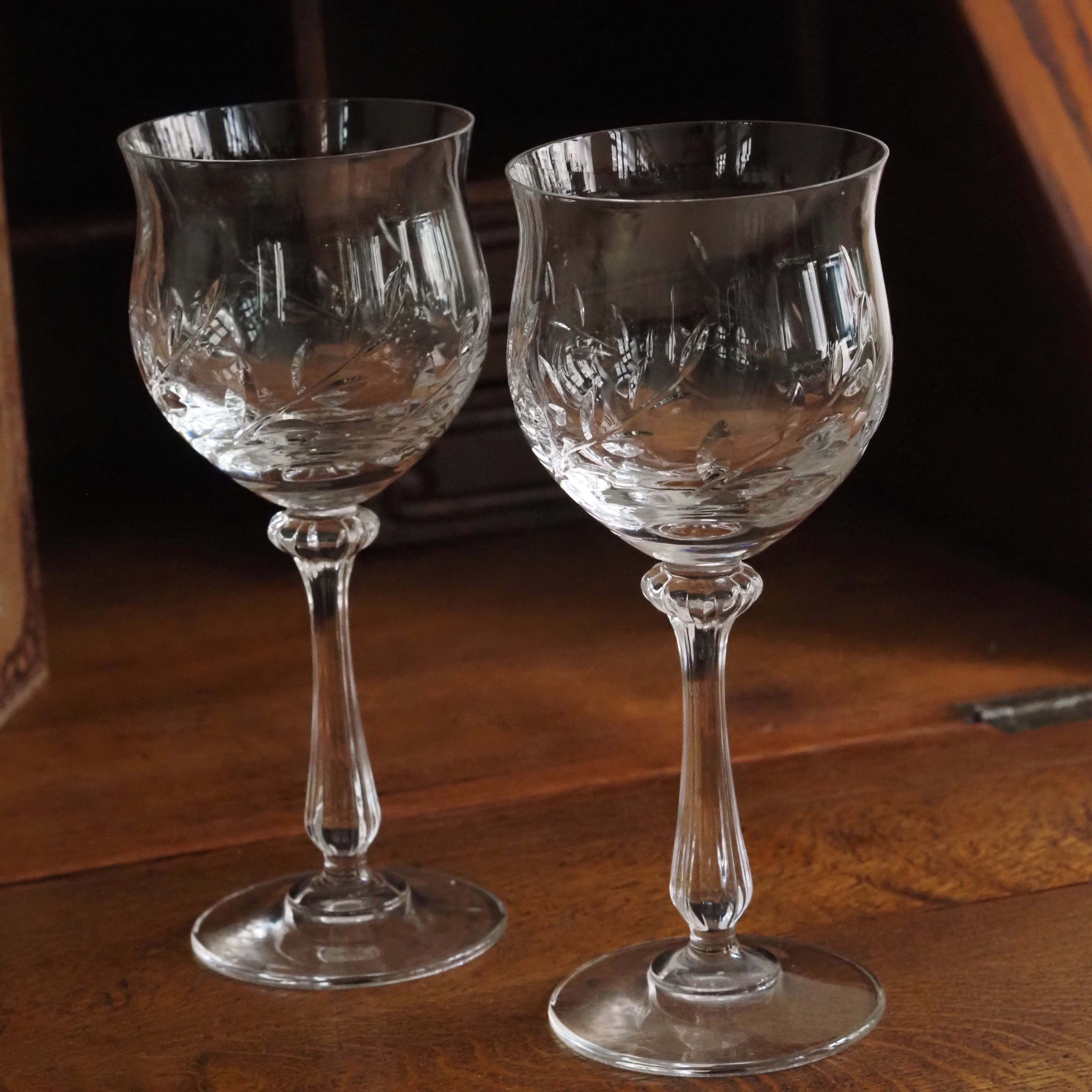2er Set Weingläser · geschliffenes Glas mit floraler Gravur