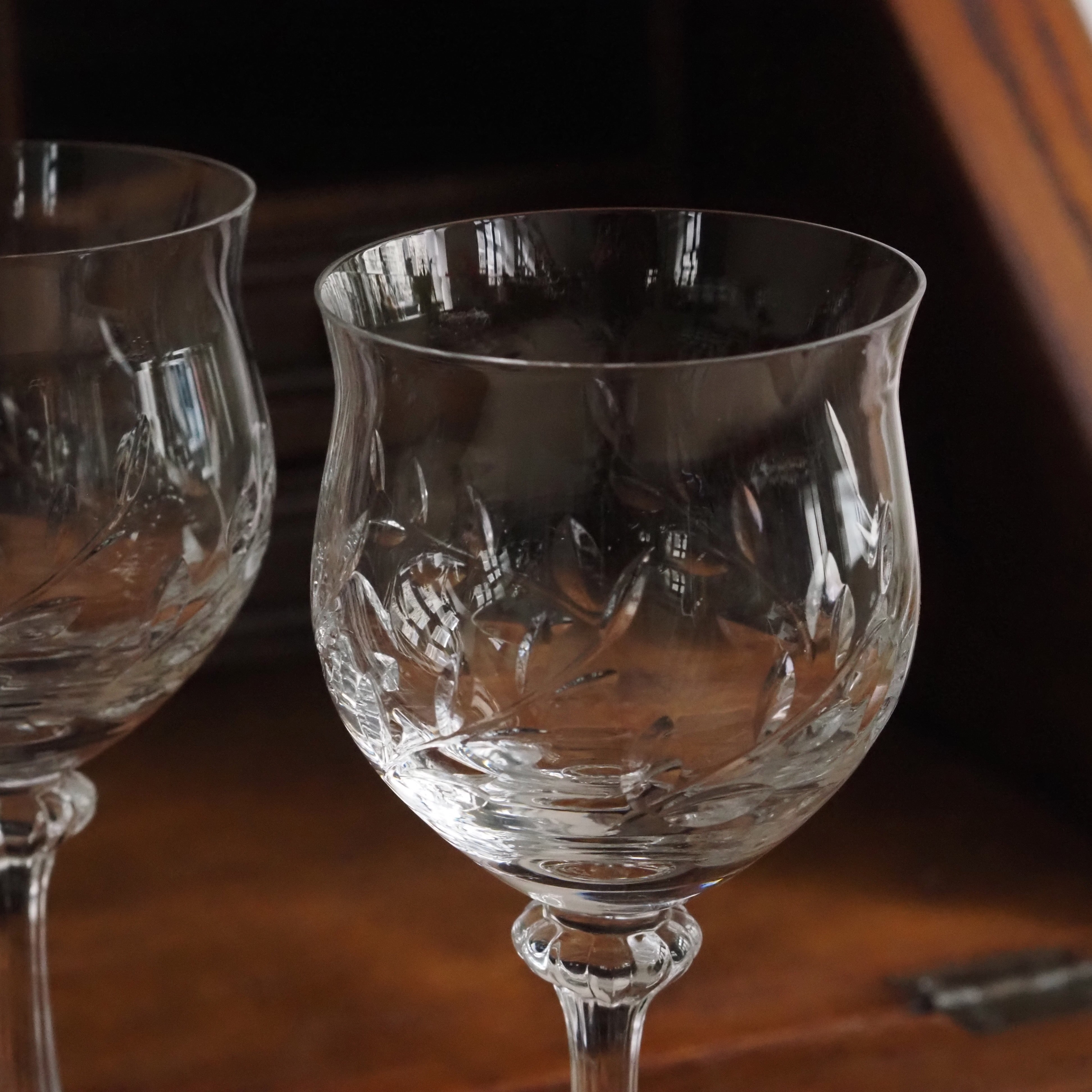 2er Set Weingläser · geschliffenes Glas mit floraler Gravur