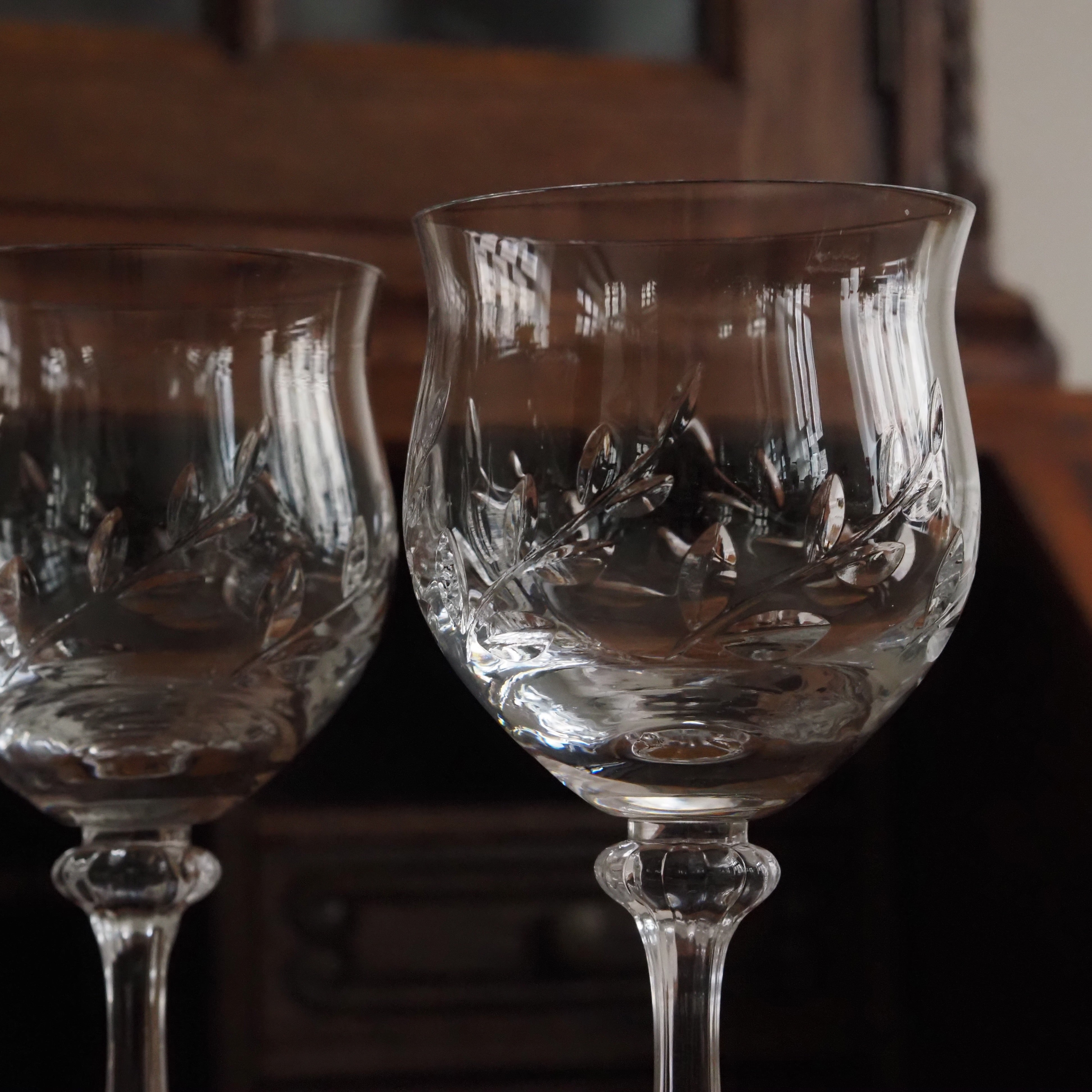 2er Set Weingläser · geschliffenes Glas mit floraler Gravur