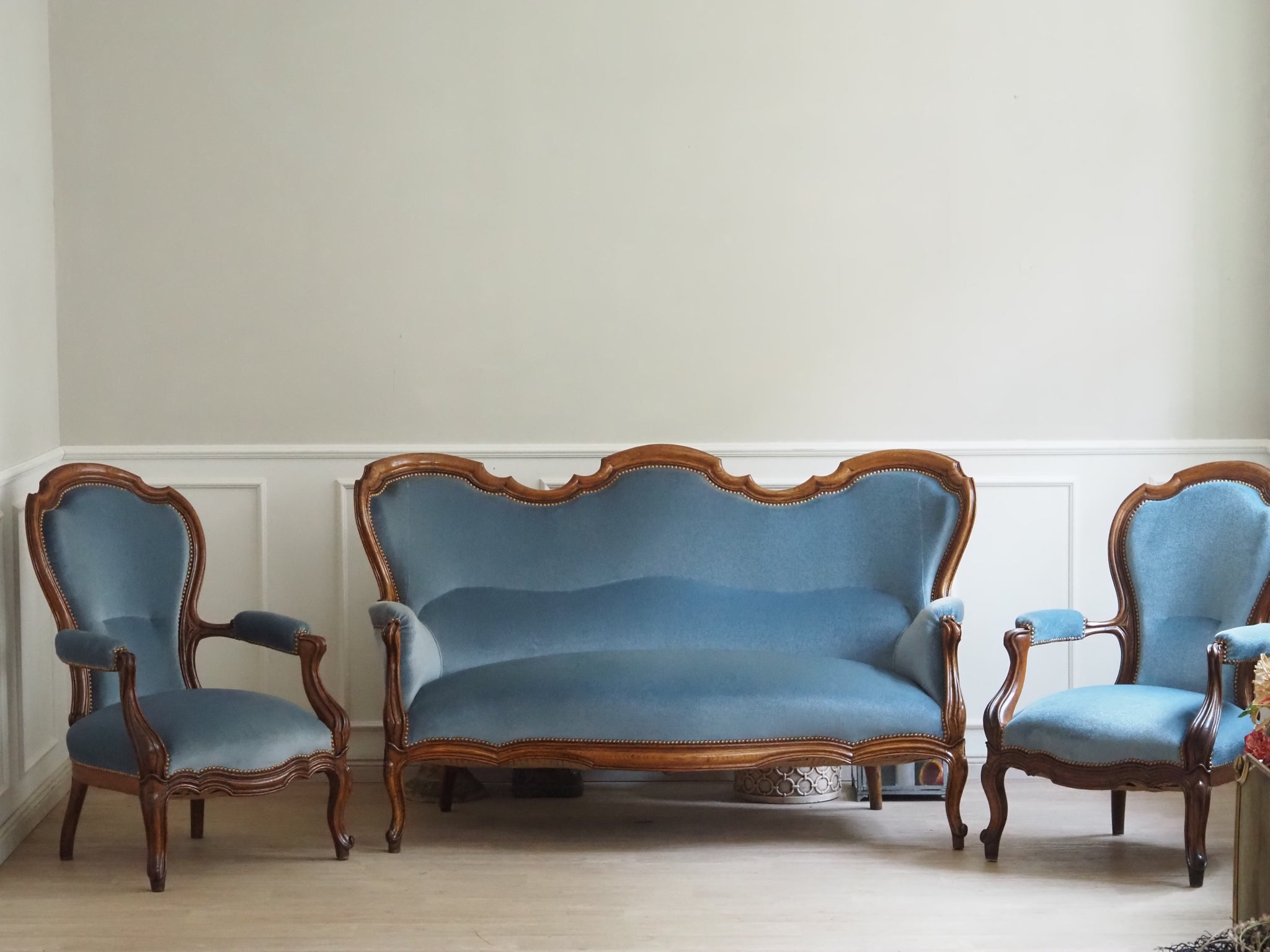 Französische Louis-XV Salon Sitzgruppe – Sofa und zwei Sessel, um 1890