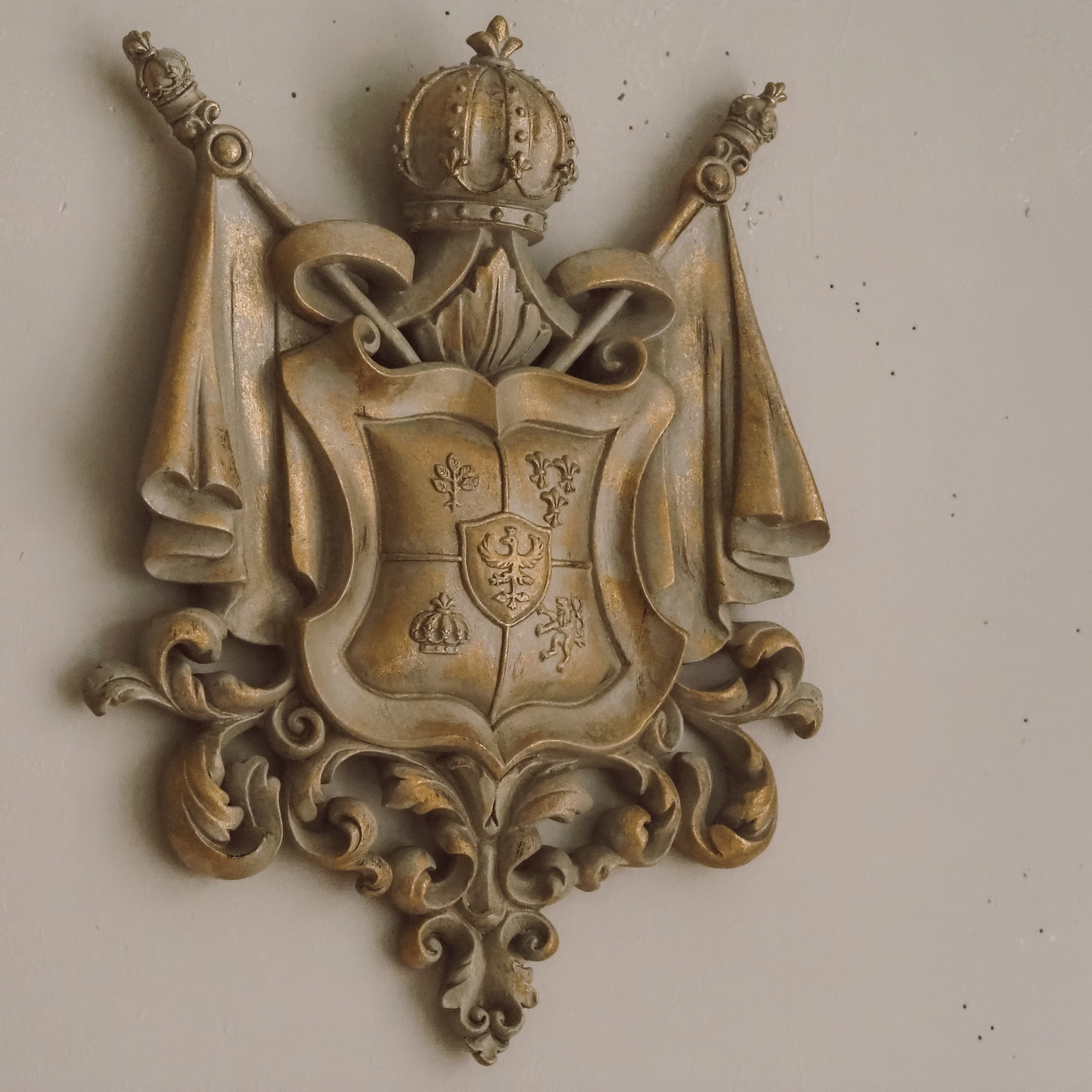 Wanddekoration Wappenmotiv · ornamental · historisierend