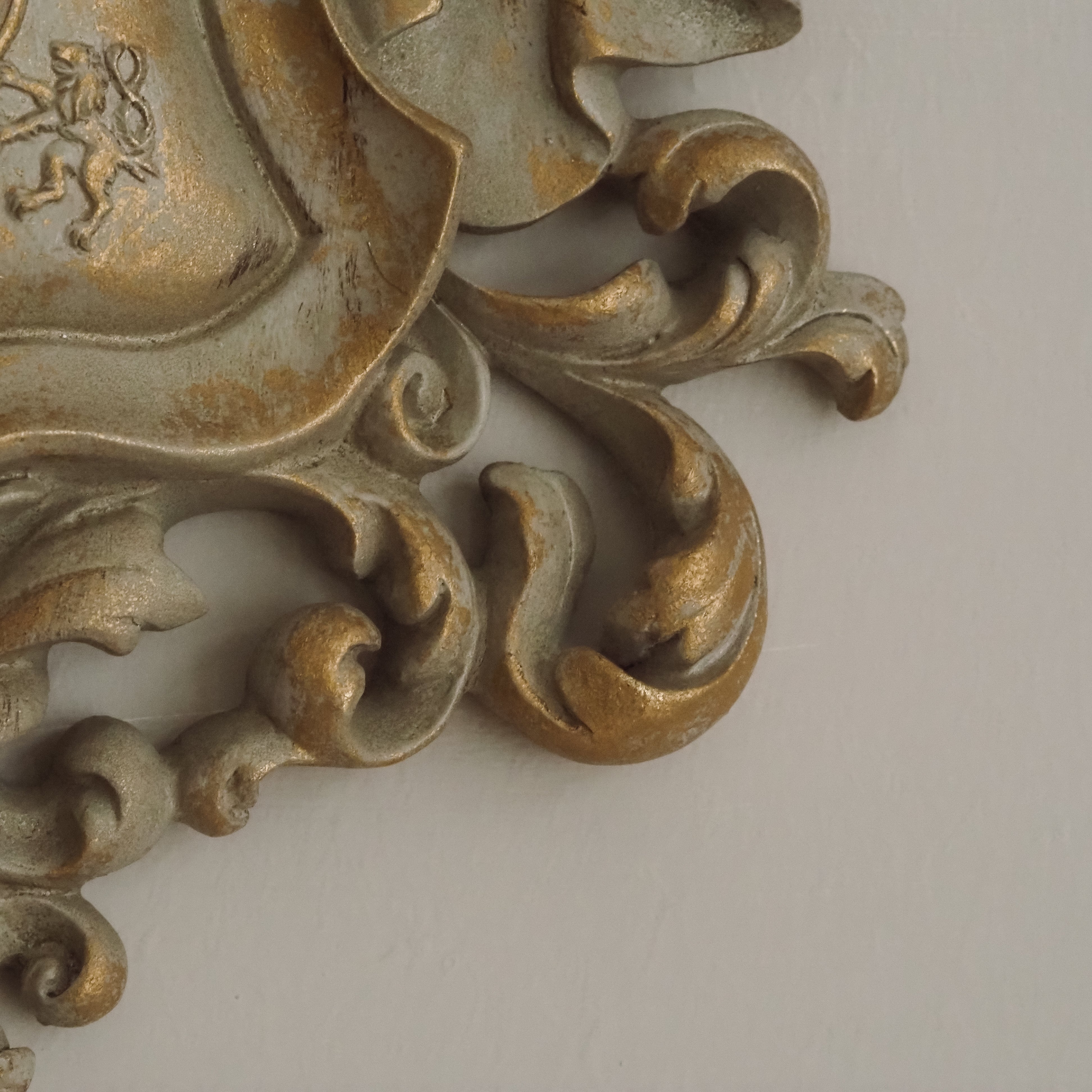 Wanddekoration Wappenmotiv · ornamental · historisierend