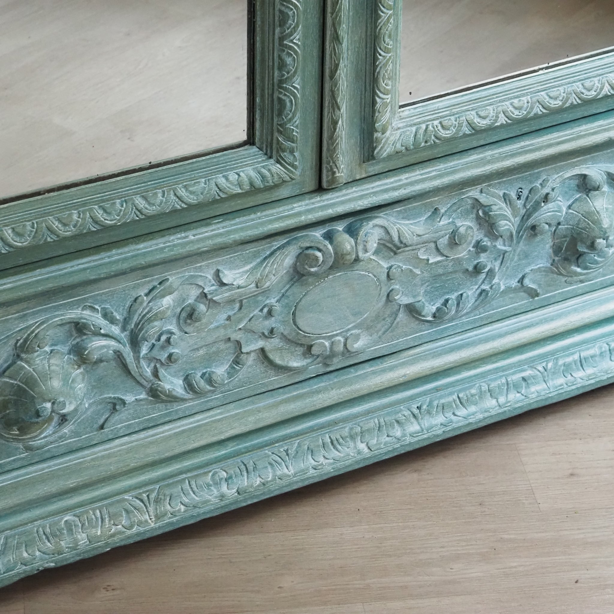 Historischer Spiegelkleiderschrank aus der Gründerzeit - Antiker Schrank, patiniert