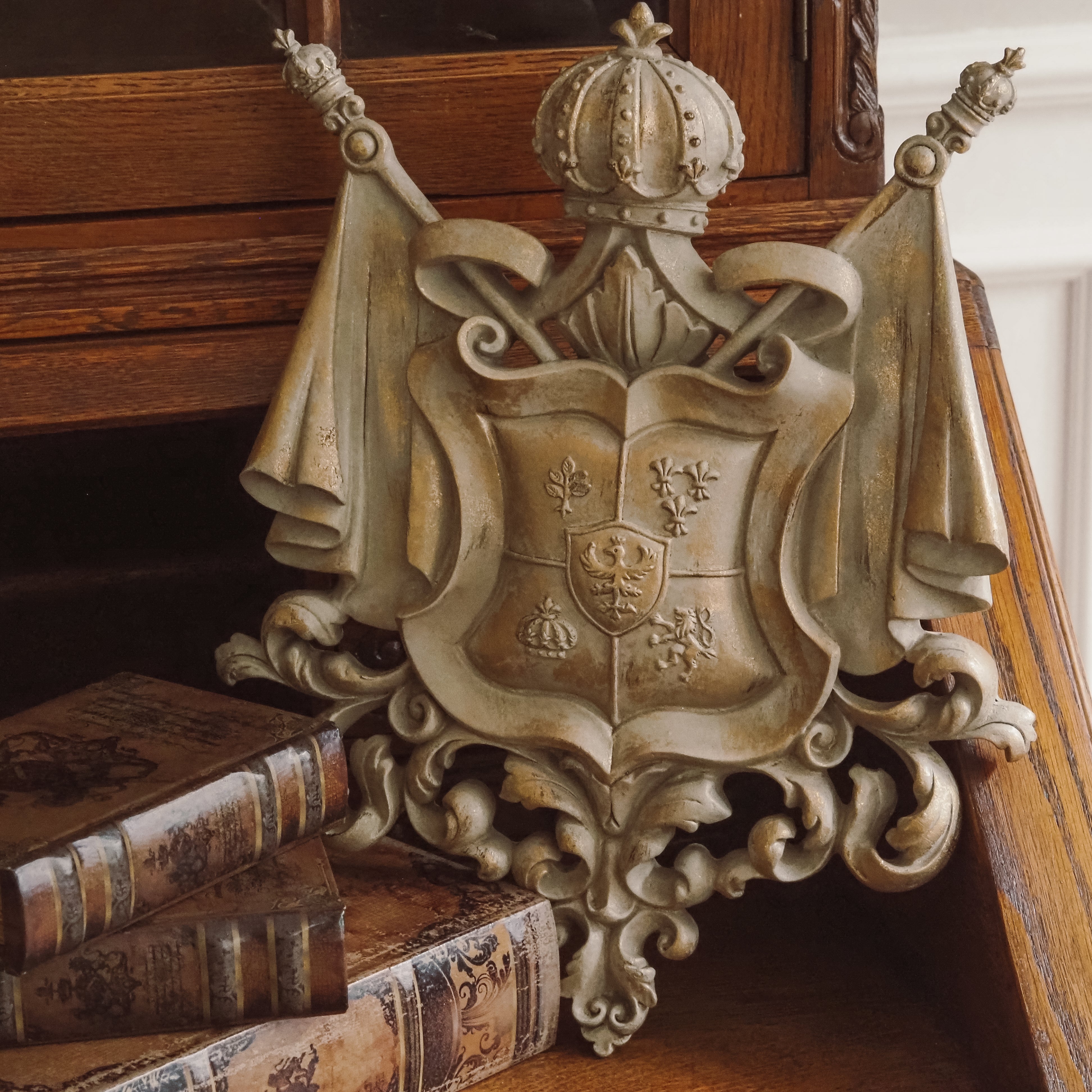 Wanddekoration Wappenmotiv · ornamental · historisierend
