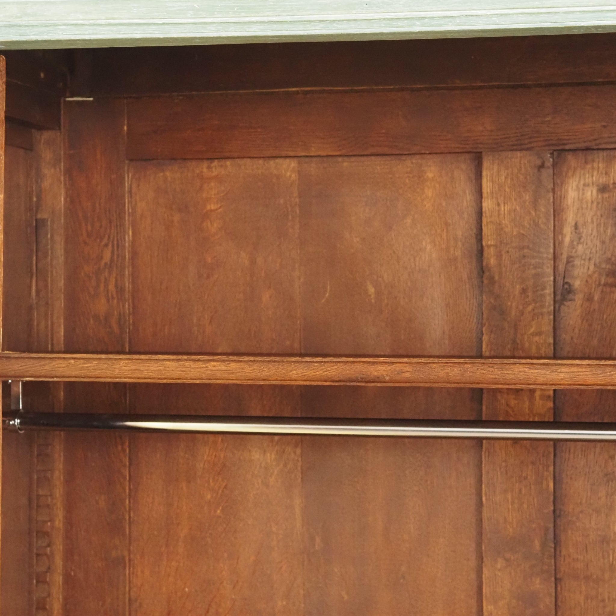Historischer Spiegelkleiderschrank aus der Gründerzeit - Antiker Schrank, patiniert