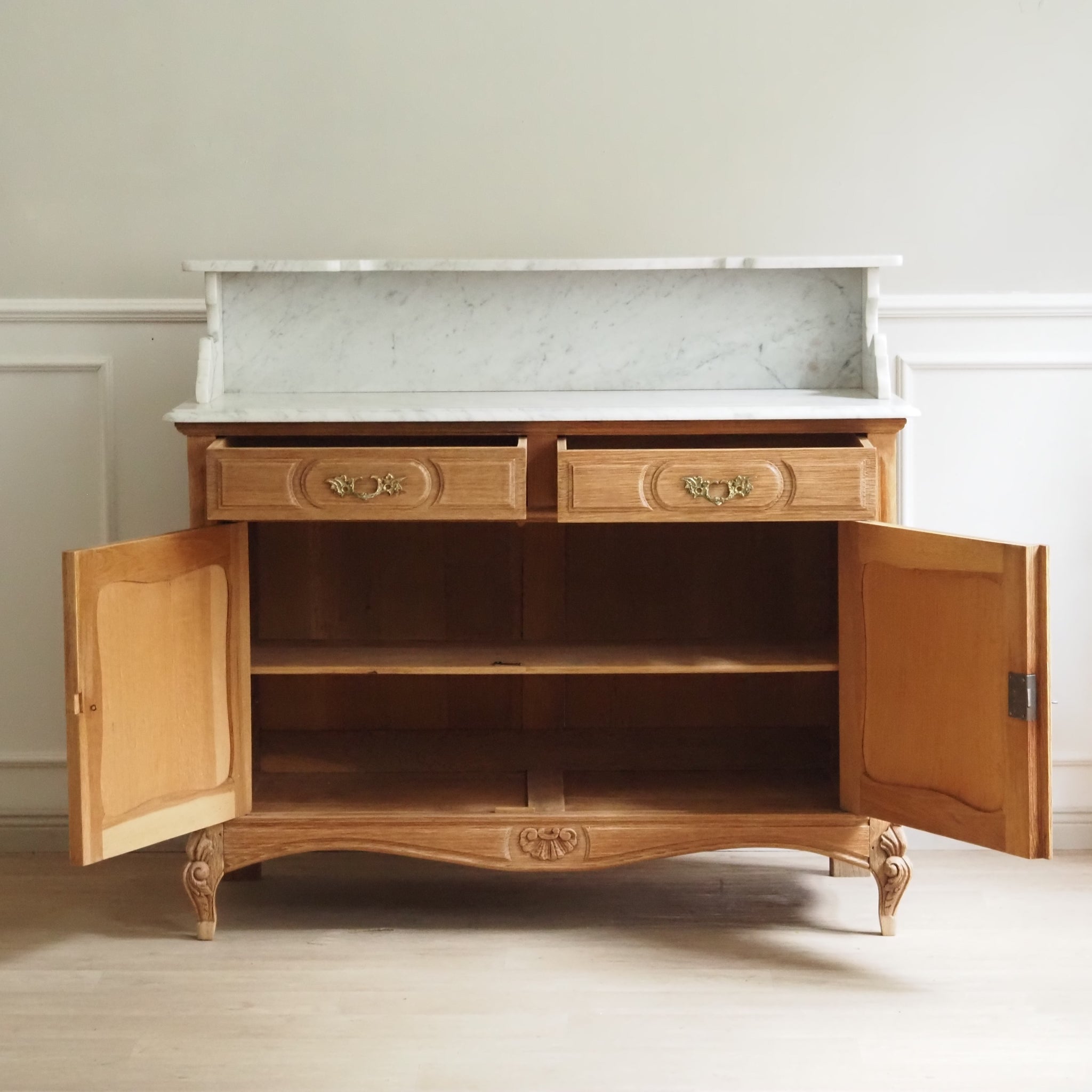 Antike Landhaus Marmorkommode - Waschtisch-Sideboard mit weißem Marmor um 1900