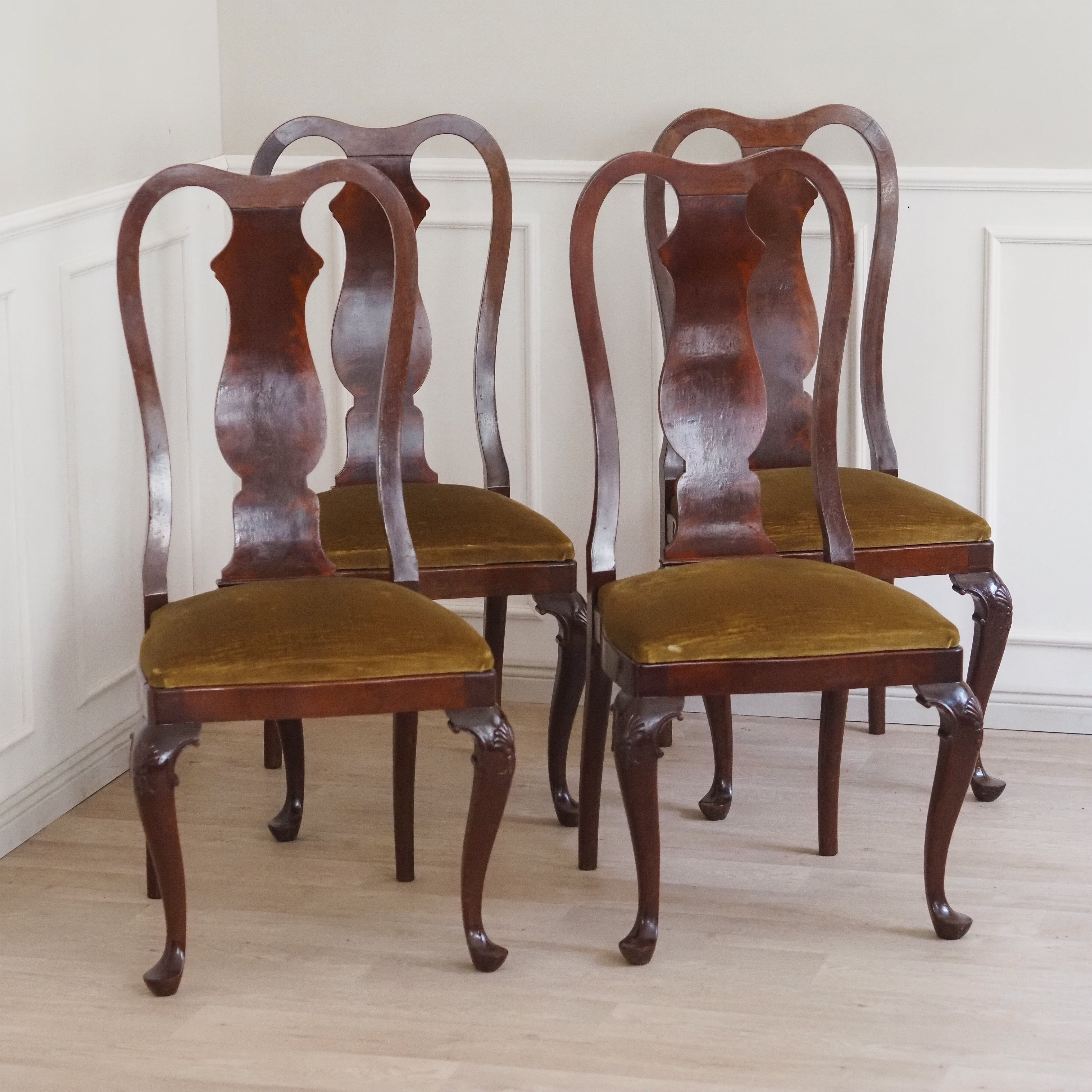 Queen-Anne-Stühle 4er-Set Holz antik um 1890