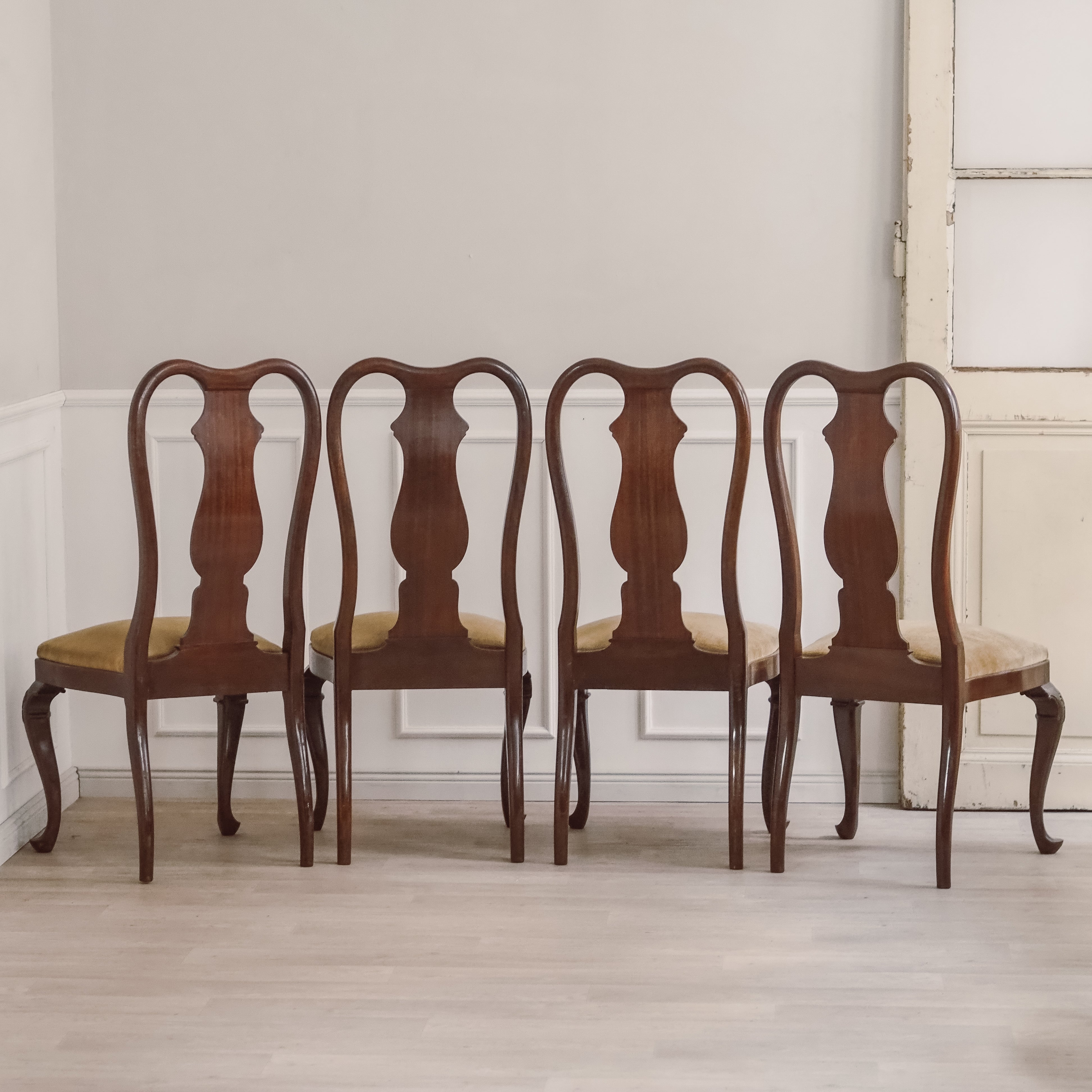 Queen-Anne-Stühle 4er-Set Holz antik um 1890