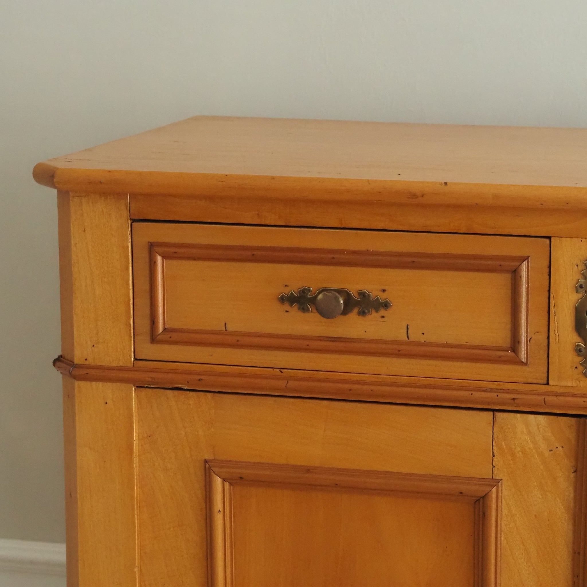 Antiker Vertiko Schrank aus Pappelholz, um 1890