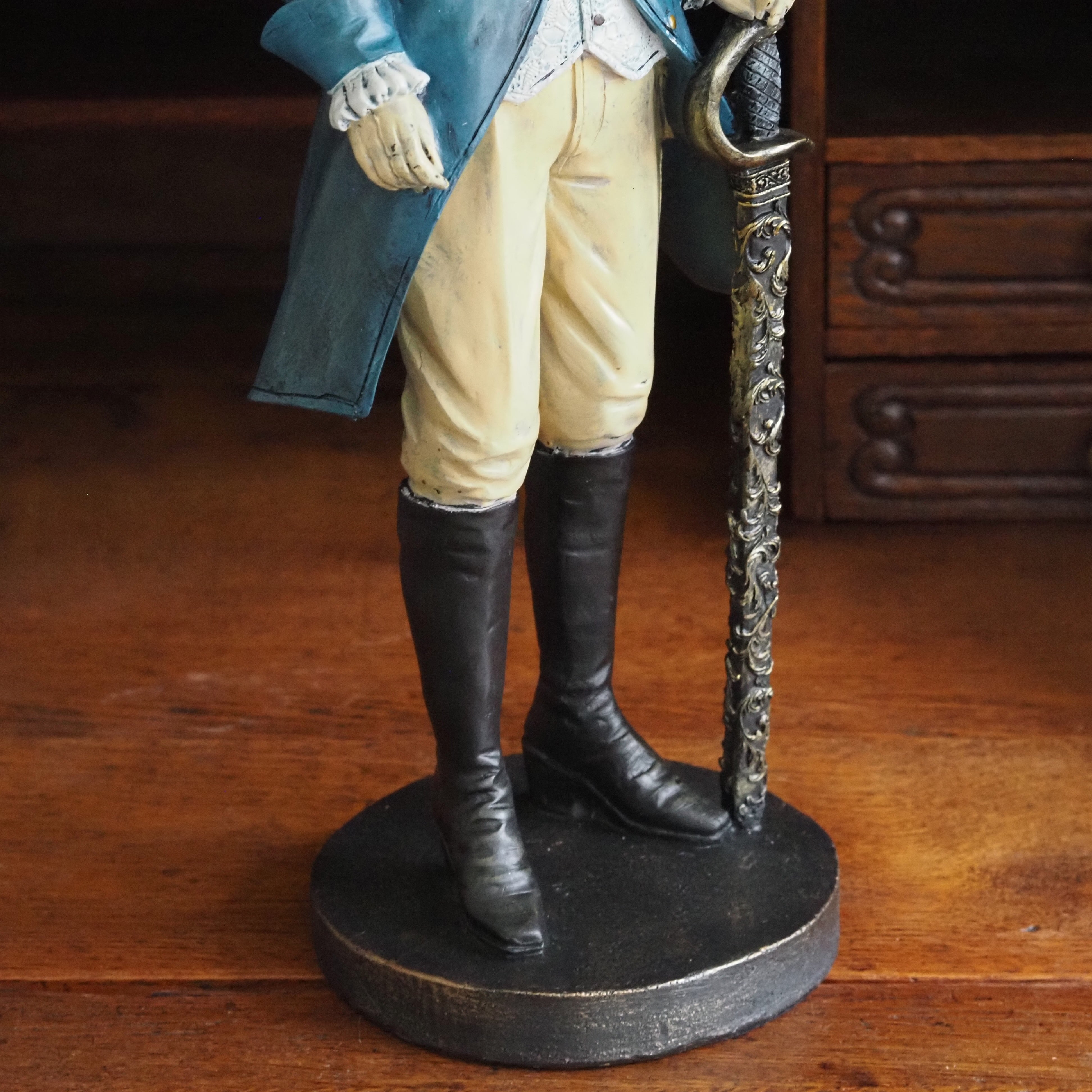 Leopard Figur · Anthropomorphe Offiziersfigur im Napoleonischen Stil · Polyresin