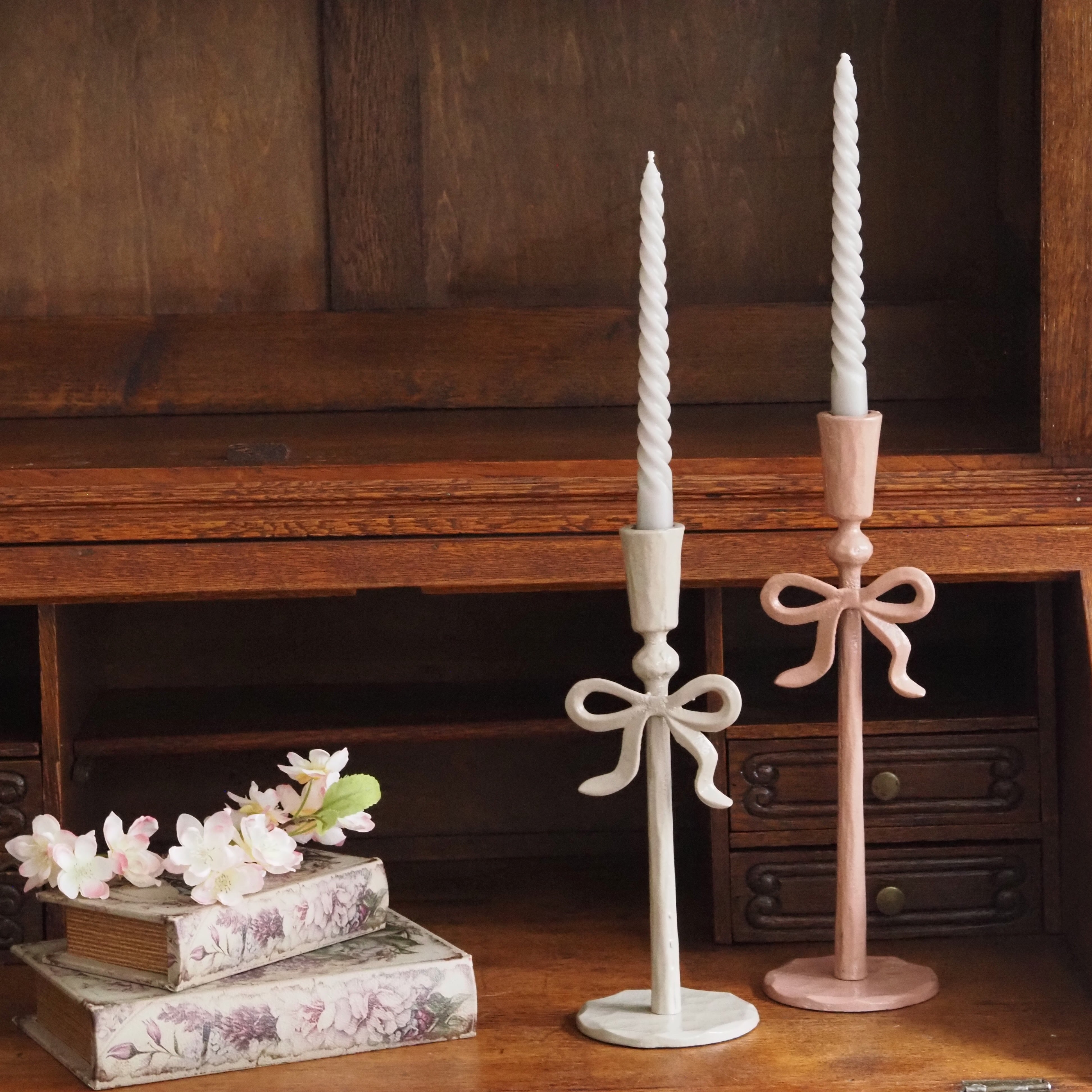 2er Set Metall-Kerzenhalter · Schleifenform in Rosa und Beige