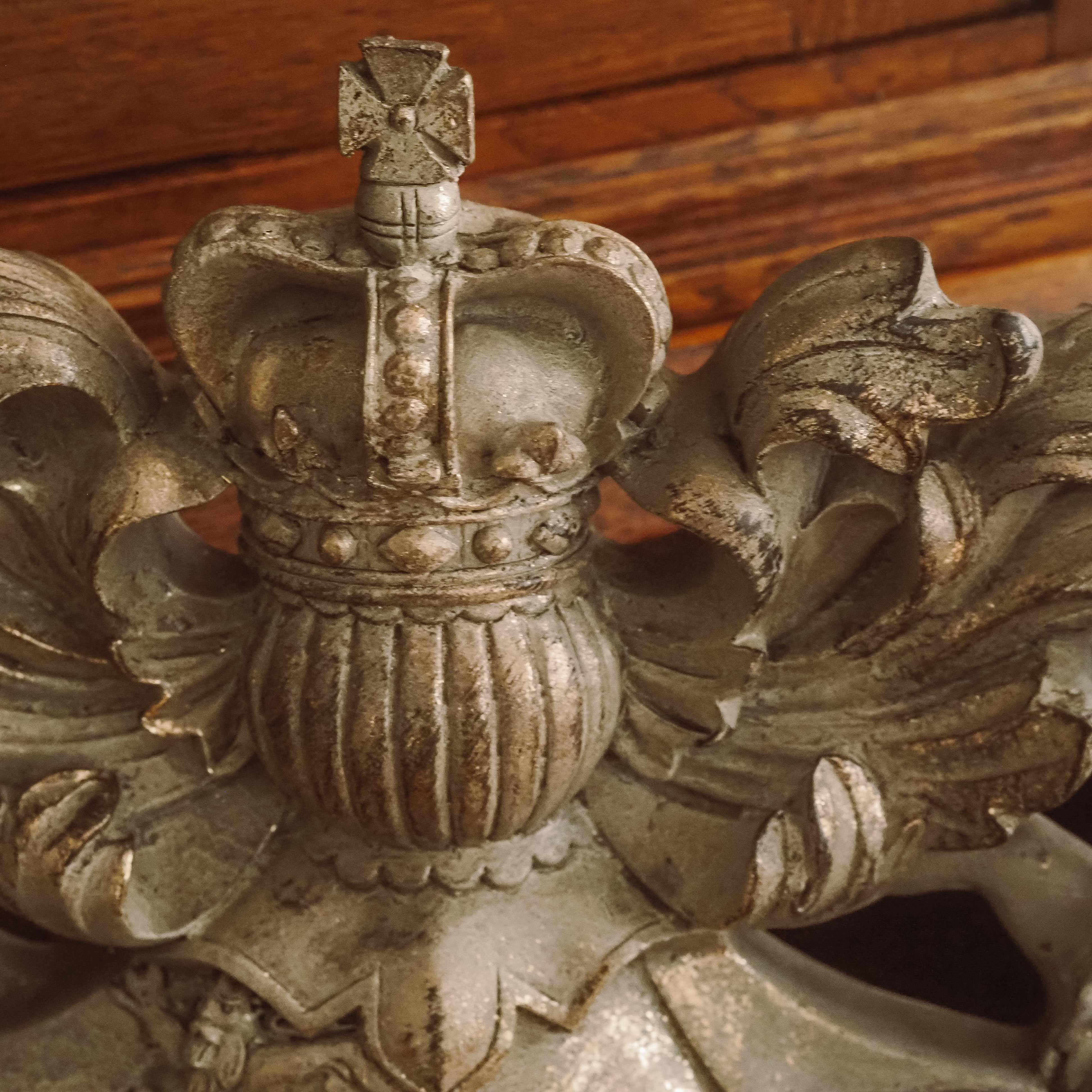 Barocke Wandplakette · historisierendes Wappenrelief mit antiker Patina