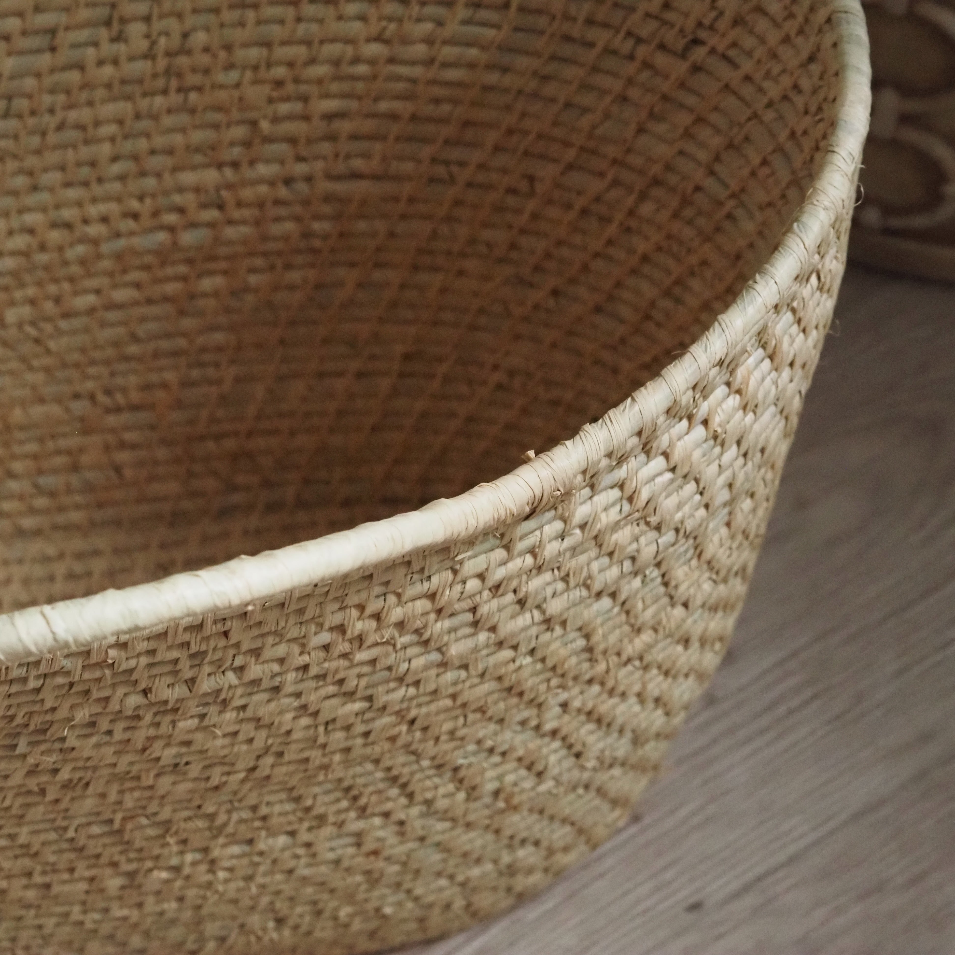 Flechtkorb Sandbeige · Ovaler Tragkorb mit Doppelgriff in Naturmaterial-Optik