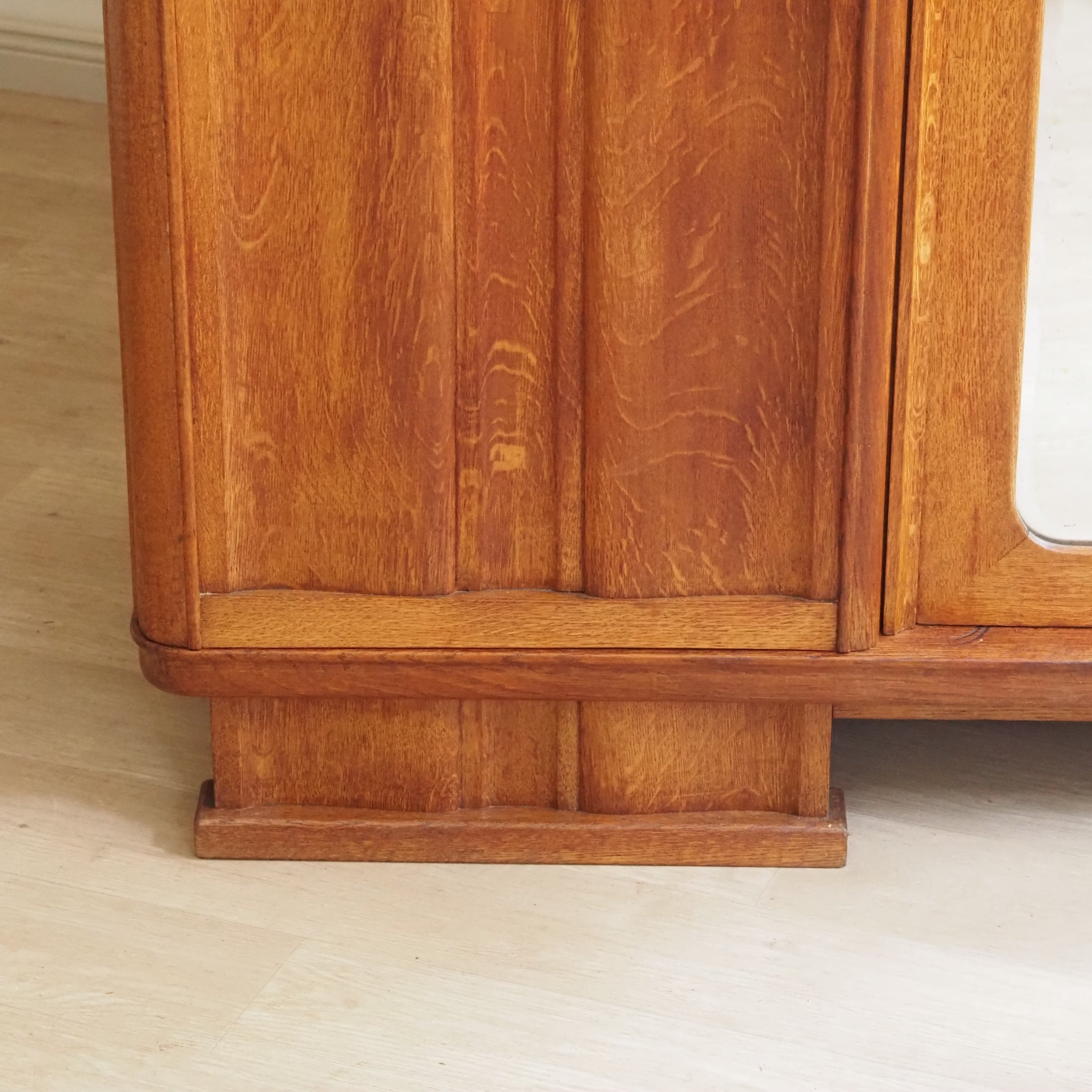Art Déco Kleiderschrank Antik dreitürig mit Spiegeltür - Spiegelschrank von 1934