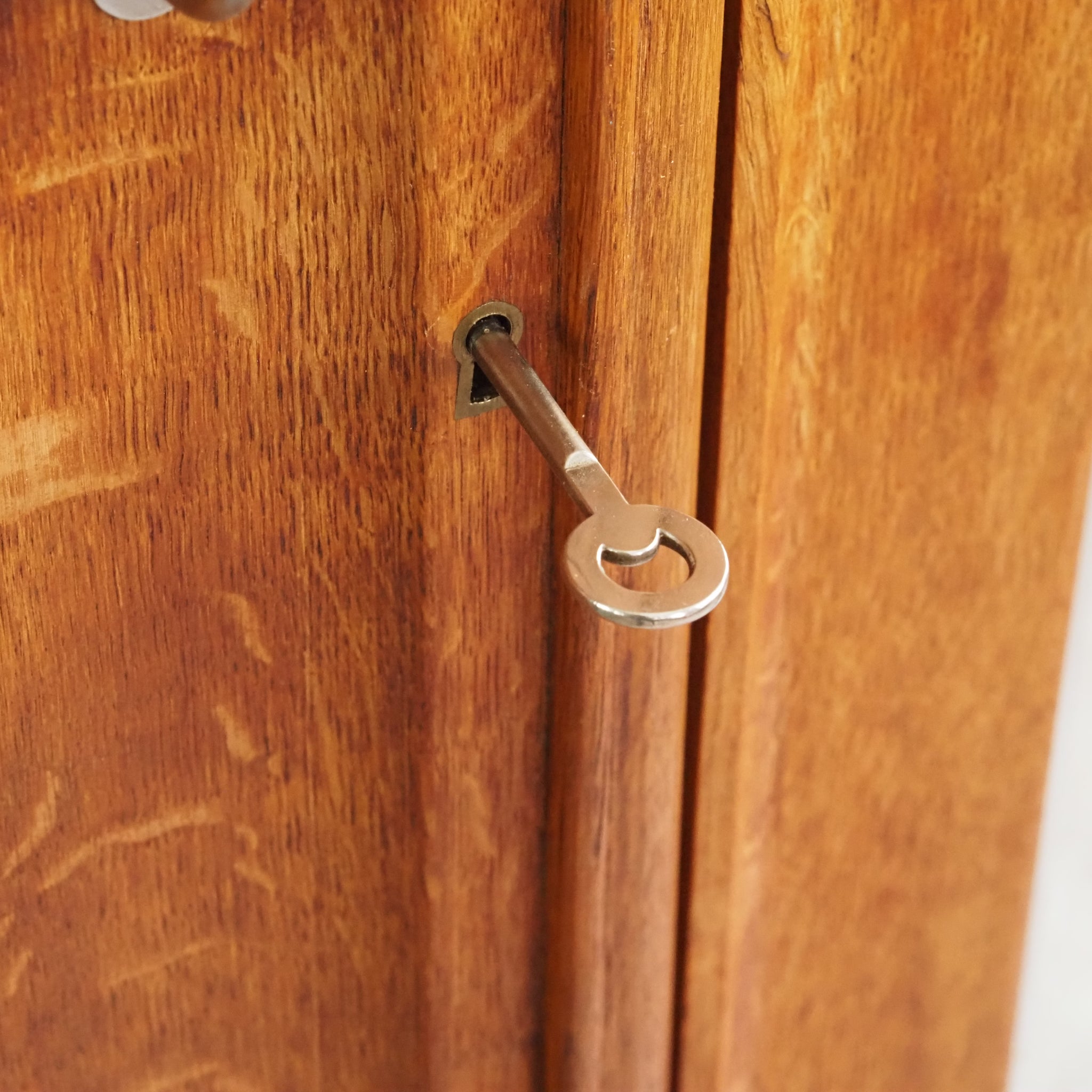 Art Déco Kleiderschrank Antik dreitürig mit Spiegeltür - Spiegelschrank von 1934