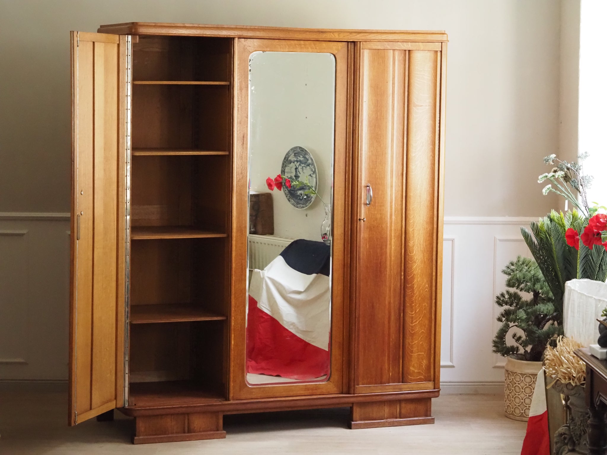Art Déco Kleiderschrank Antik dreitürig mit Spiegeltür - Spiegelschrank von 1934