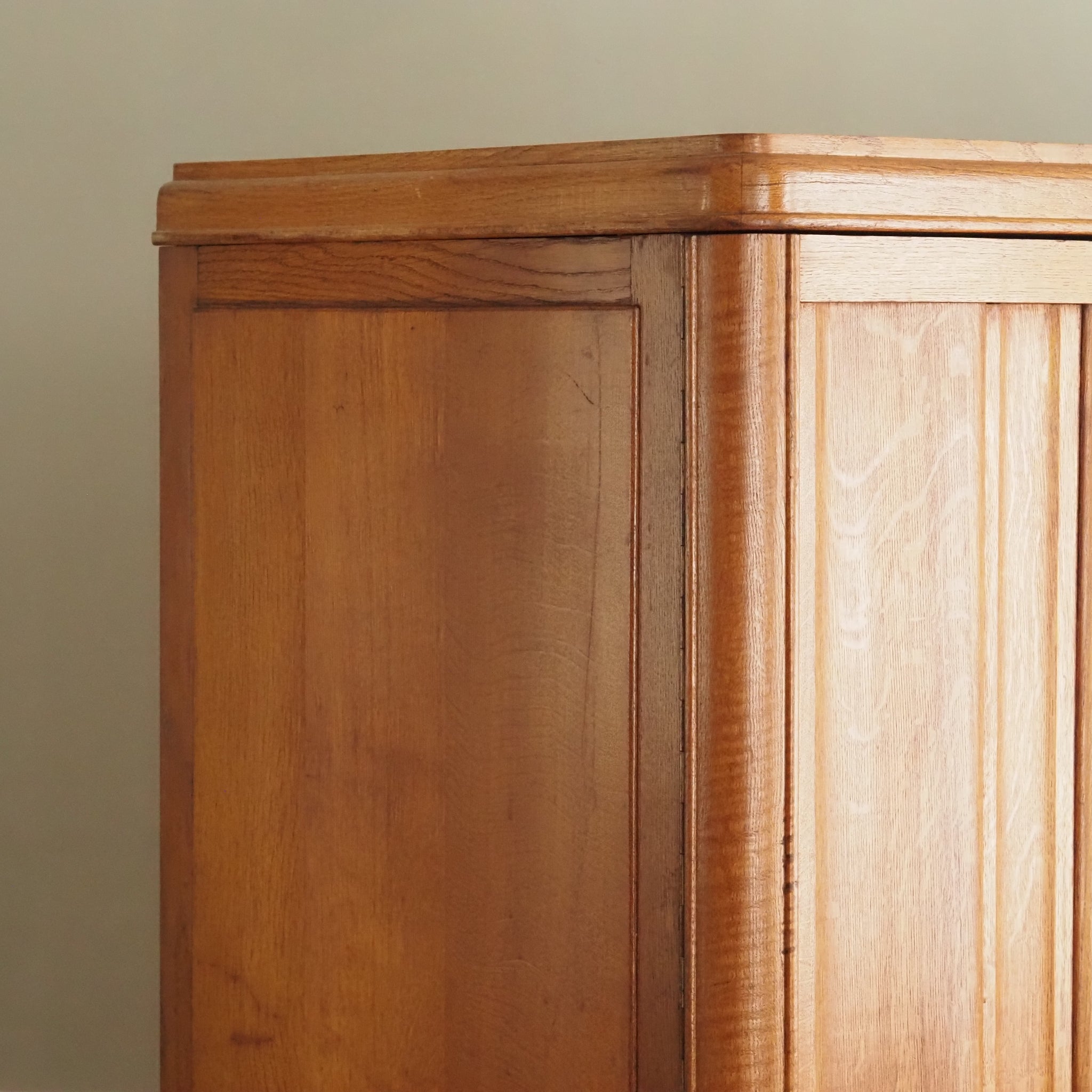 Art Déco Kleiderschrank Antik dreitürig mit Spiegeltür - Spiegelschrank von 1934