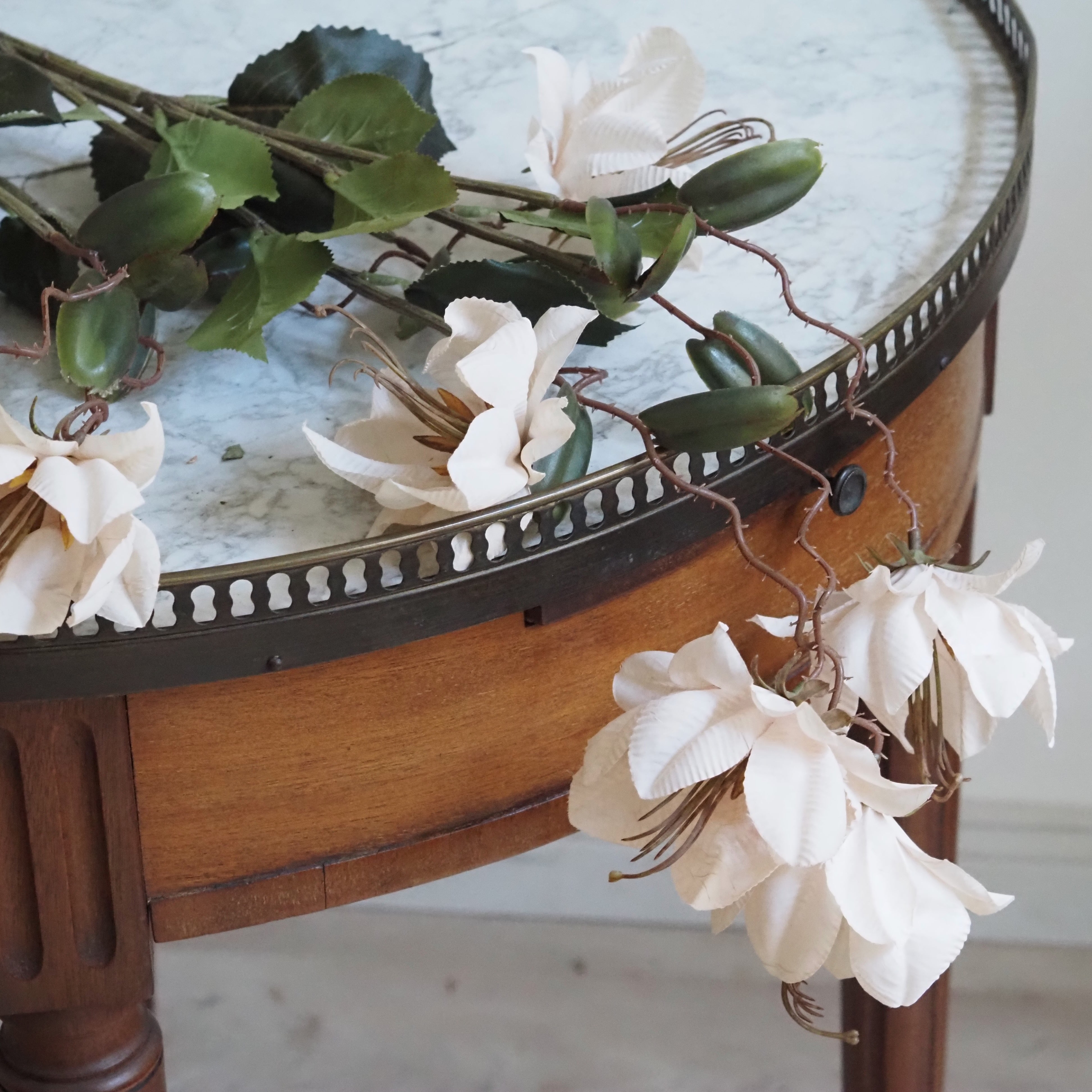Blütenzweig Creme · Magnolienblüten aus Textil mit Blattwerk, 125 cm