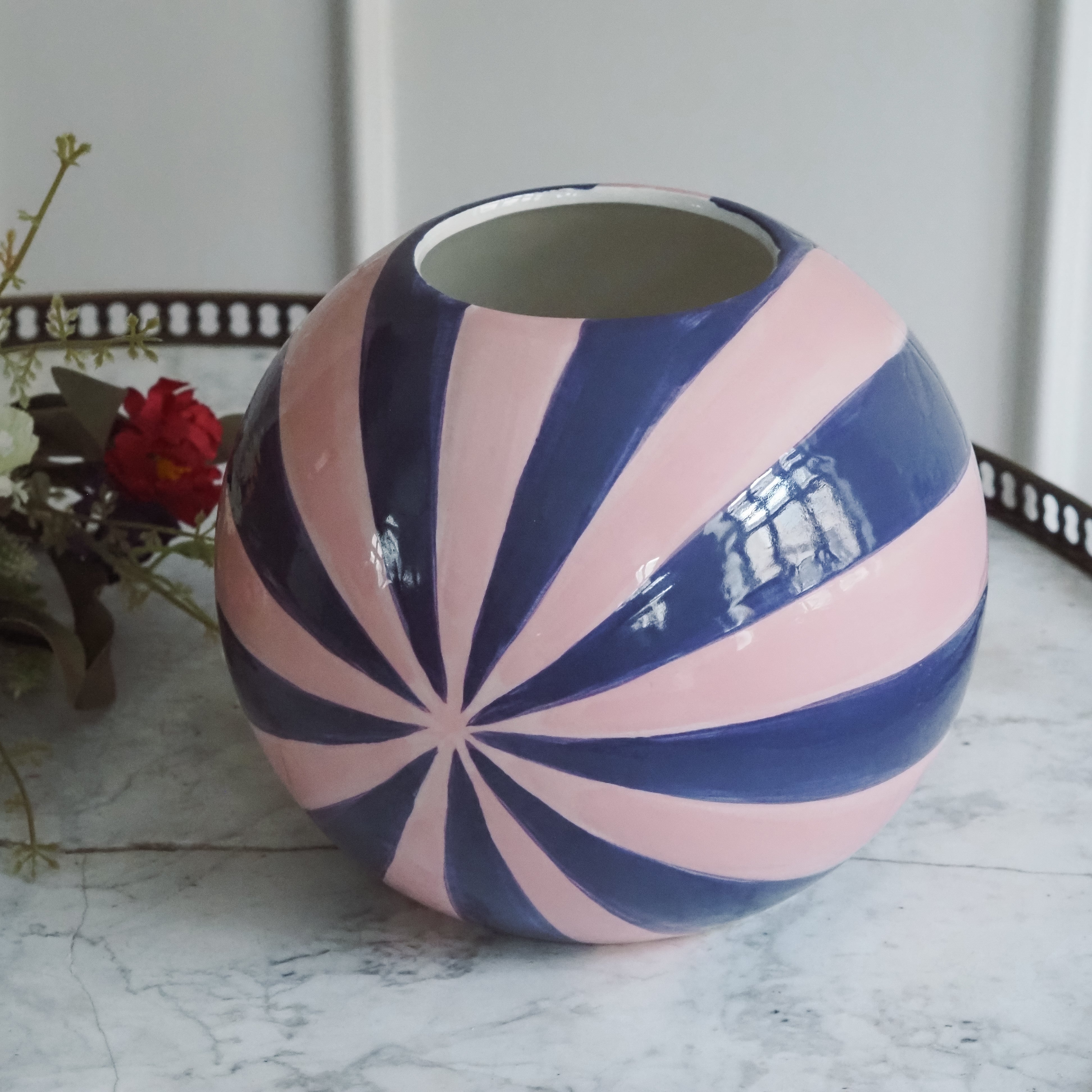 Vase Swirl · grafisches Dekor / dekoratives Keramikobjekt