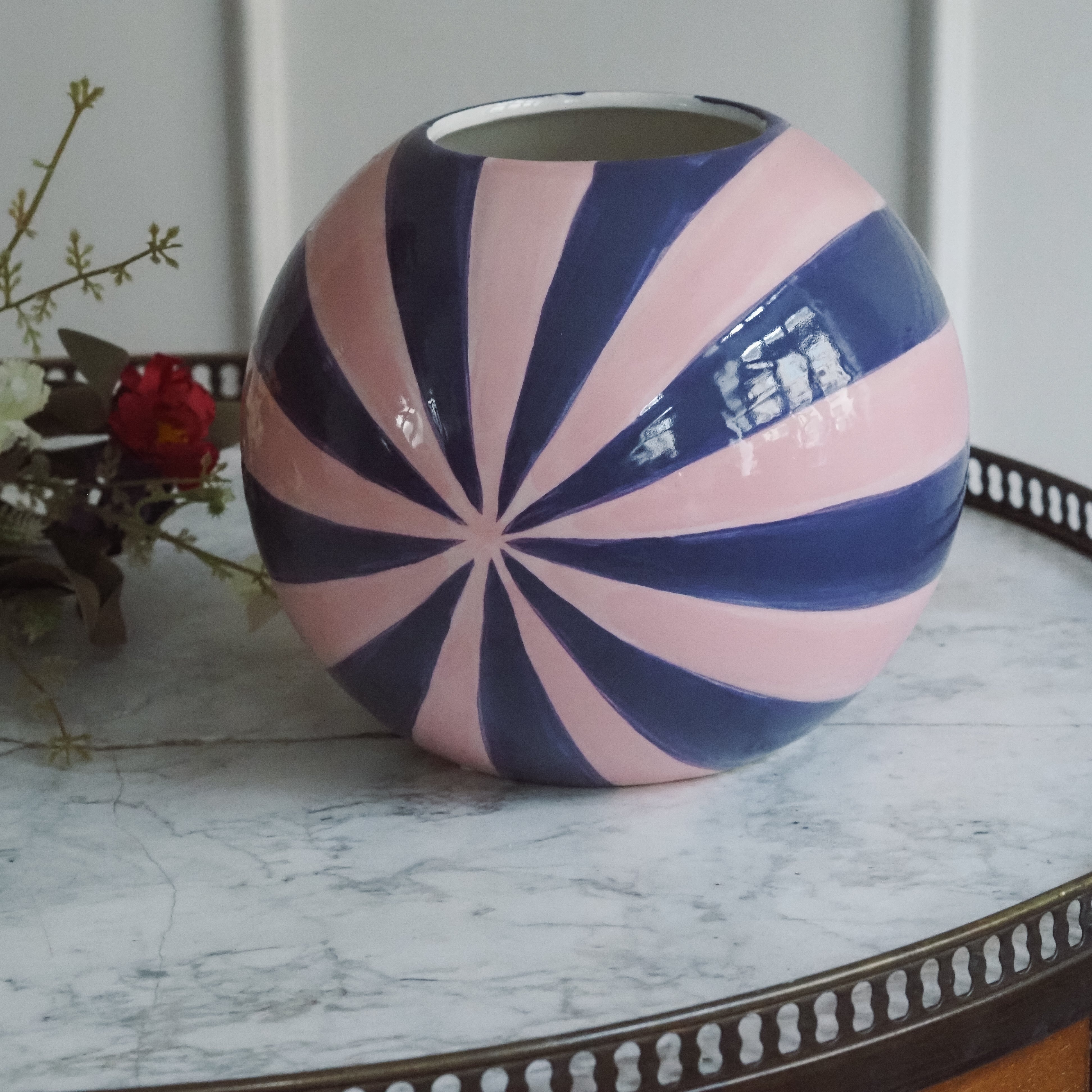 Vase Swirl · grafisches Dekor / dekoratives Keramikobjekt