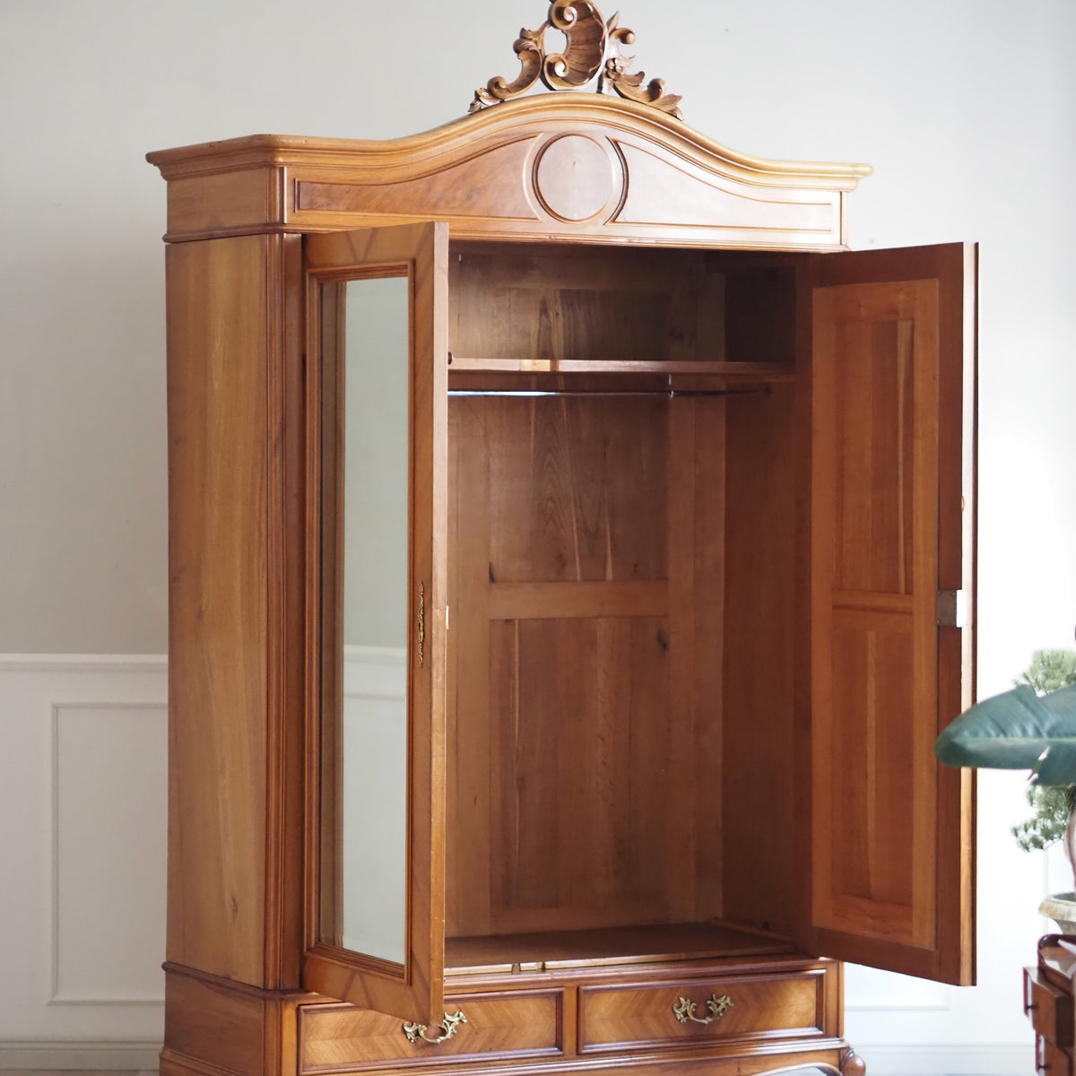Antiker Kleiderschrank Louis XV Stil Spiegeltüren um 1900