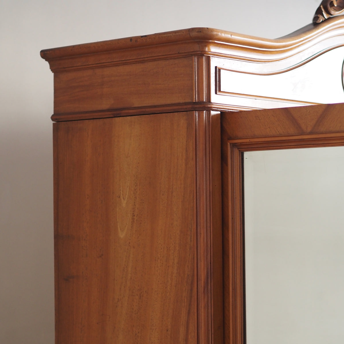 Antiker Kleiderschrank Louis XV Stil Spiegeltüren um 1900