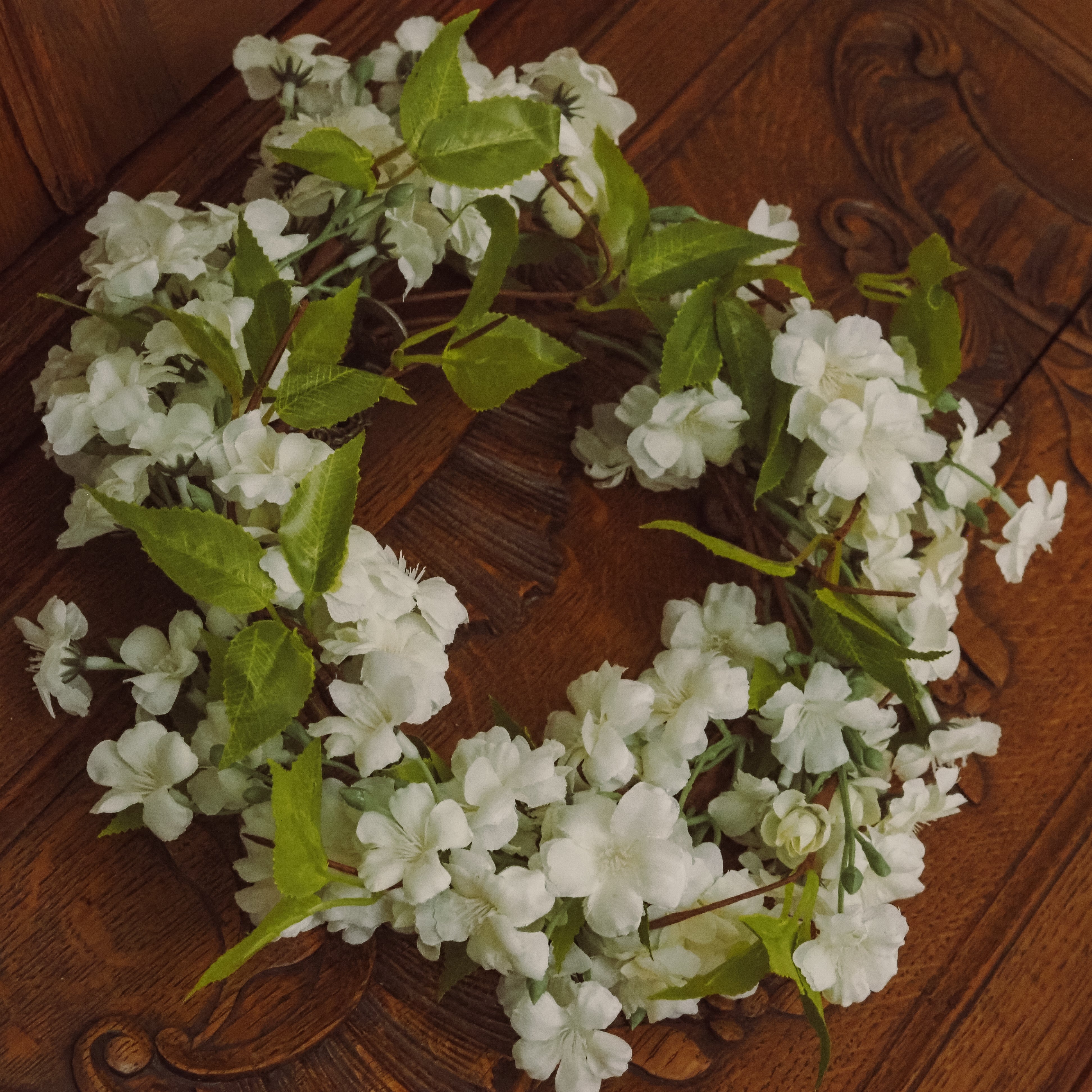 Blütenkranz · florale Gestaltung / dekorativer Wand- und Tischkranz