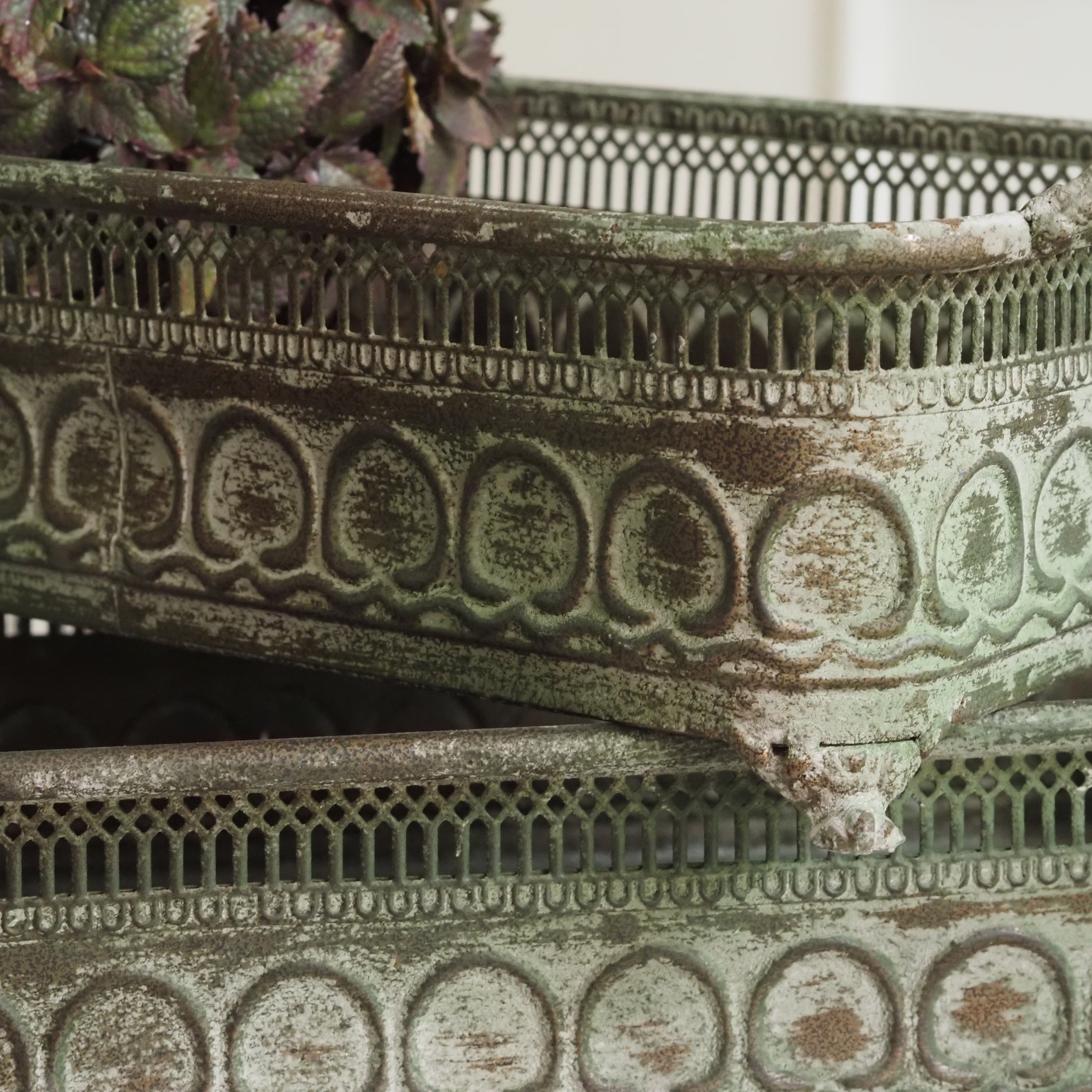 Pflanzschalen Set · Handgefertigtes Metall-Duo im Historismus-Stil mit Patina