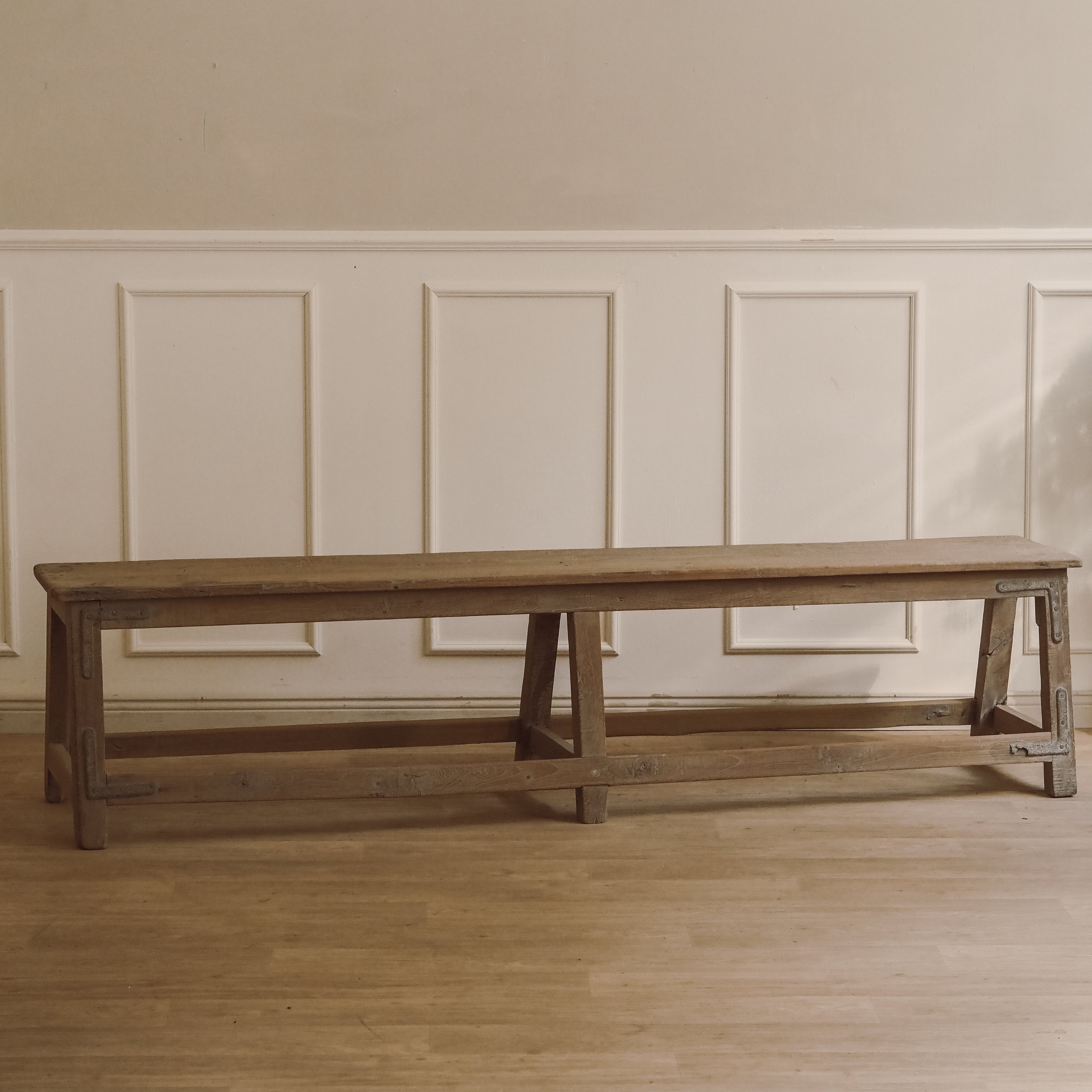 Sitzbank mit A-Bock-Gestell, Holzbank – helles Hartholz gekalkt, 182 cm