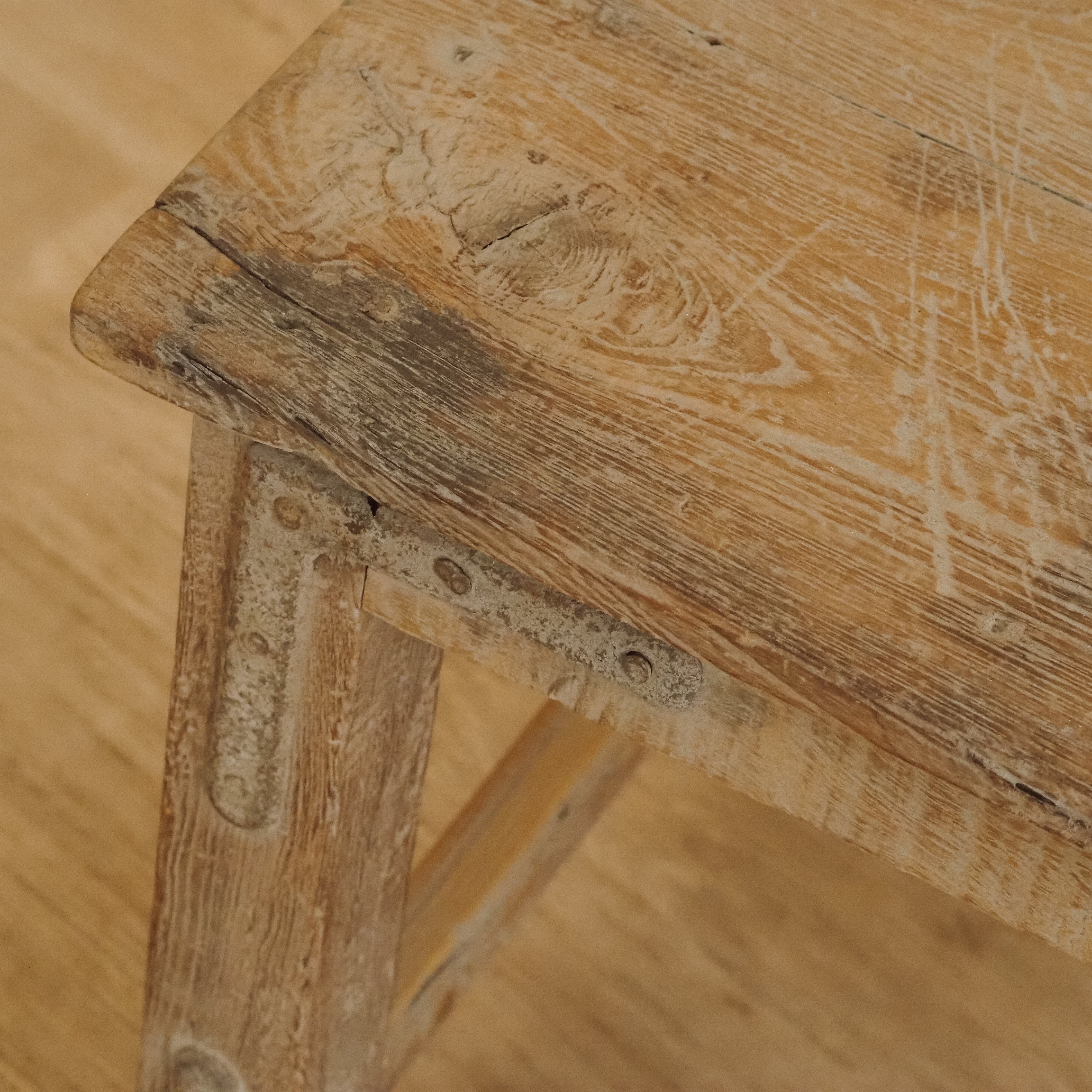 Sitzbank mit A-Bock-Gestell, Holzbank – helles Hartholz gekalkt, 182 cm